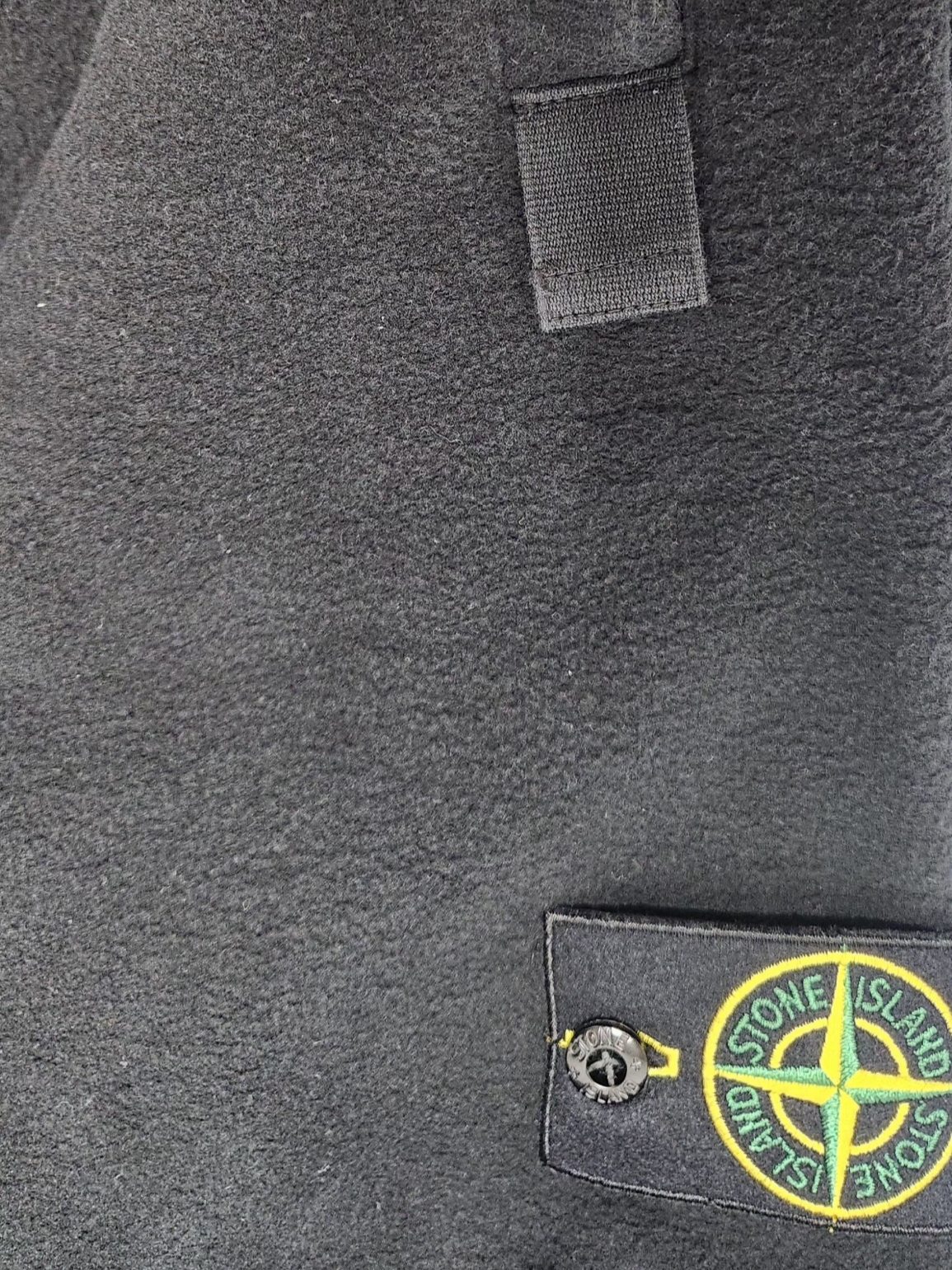 Stone Island 60854 Garment Dyed Gauzed Cotton Nylon Sweatpants Black - 23FW 착용 스타일