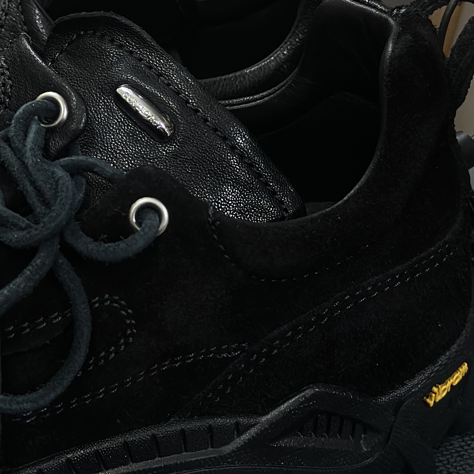 Our Legacy Gabe Stealth Black Leather 착용 스타일 - 2