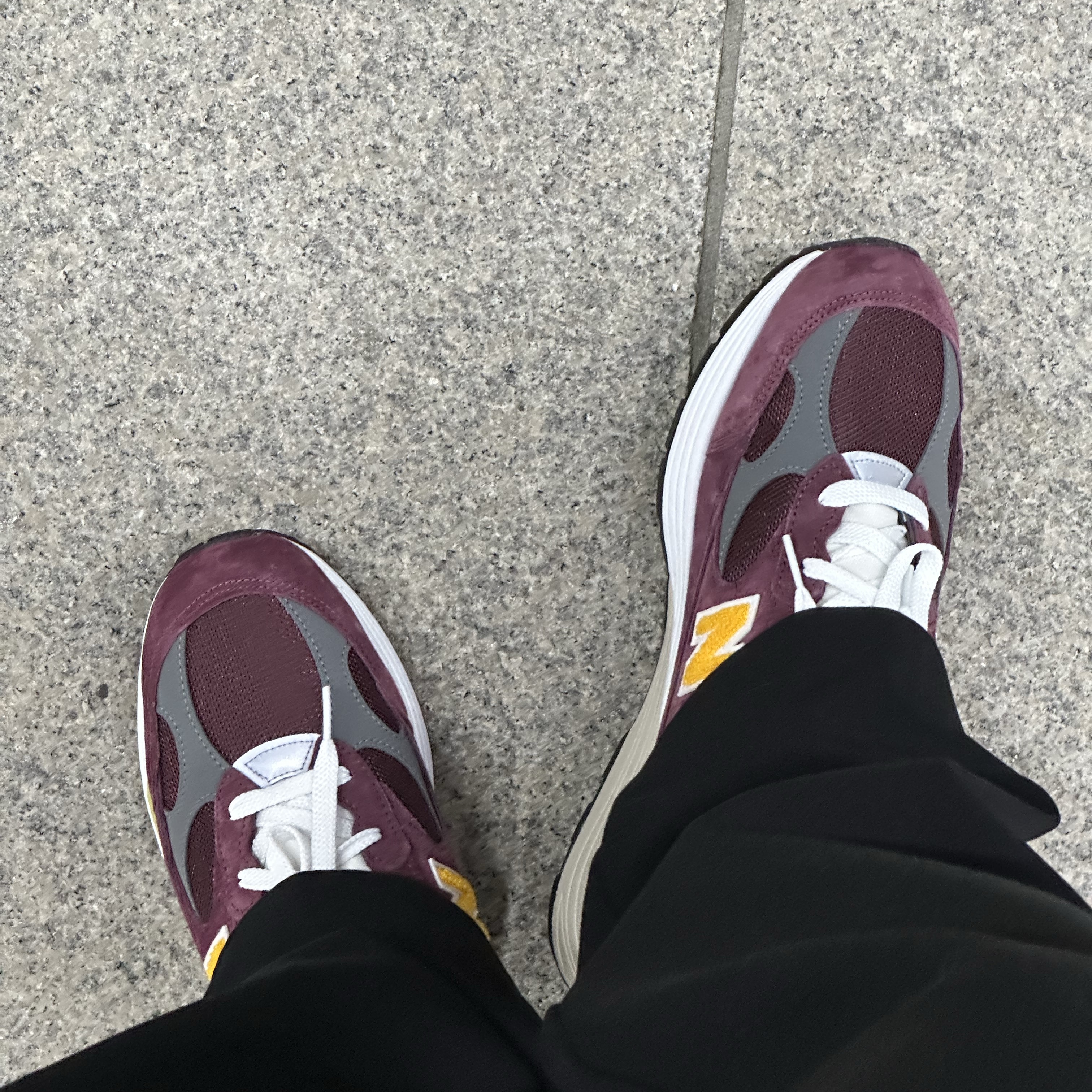 New Balance 992 Made in USA Burgundy Gold 착용 스타일