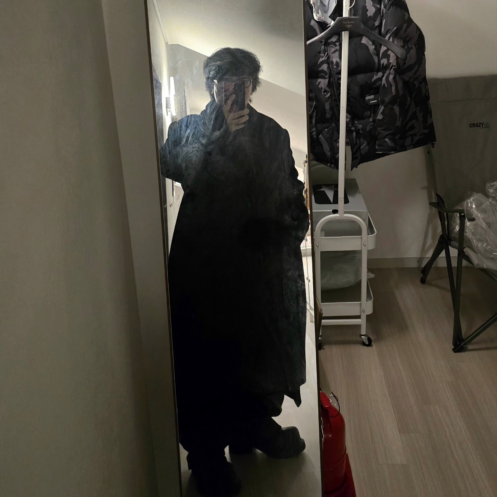 Balenciaga Steroid Derby Black, Project G/R Oversized Convertible Cargo Pants Coated Black 착용 스타일 - 2