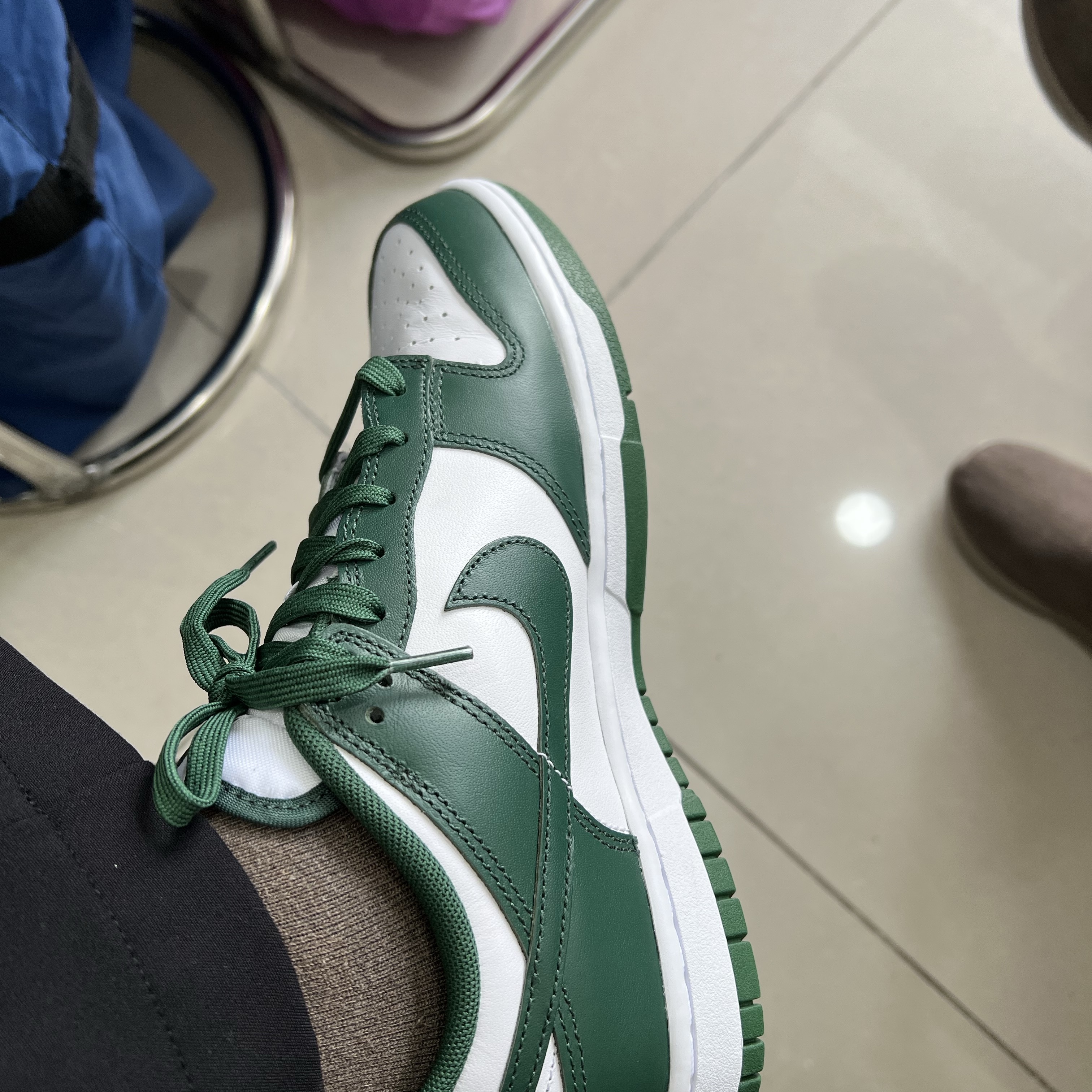 Nike Dunk Low Retro Varsity Green 착용 스타일 - 2