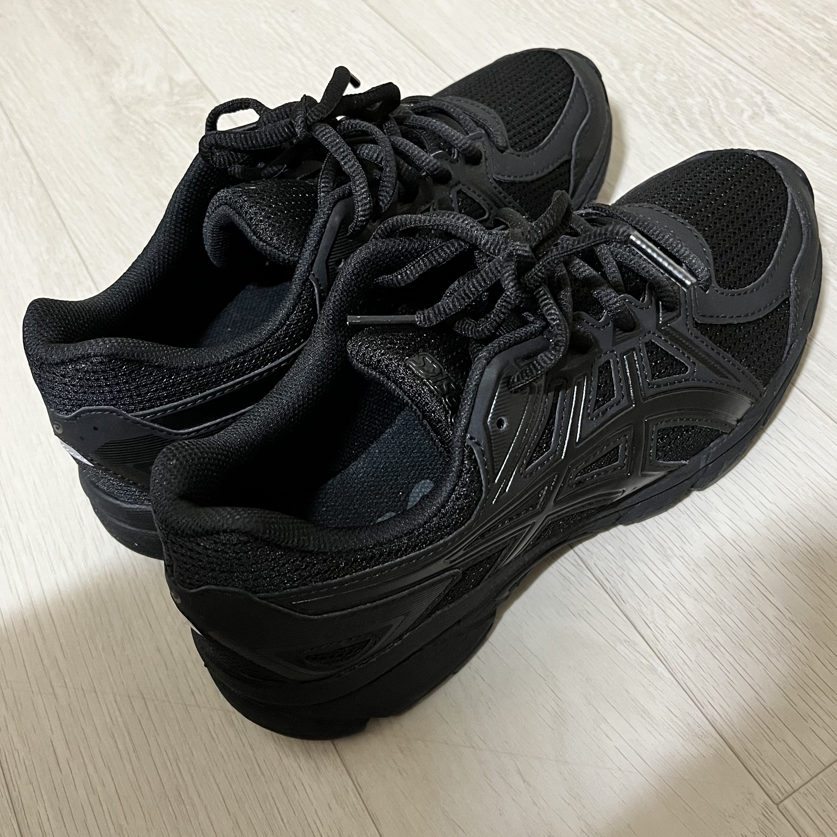(W) Asics Jog 100 T Black - 2E Extra Wide 착용 스타일