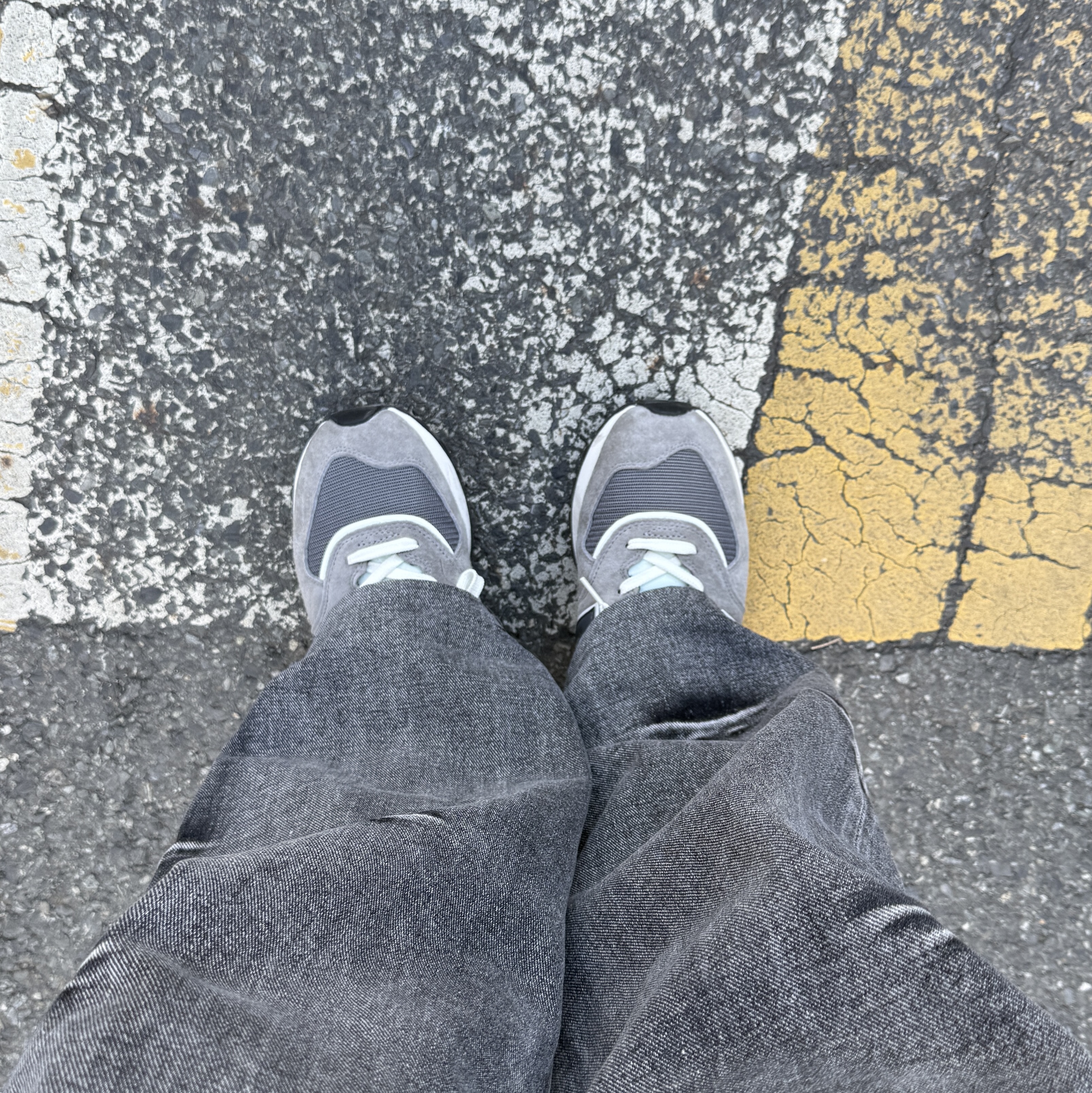 New Balance 574 Legacy Grey 착용 스타일