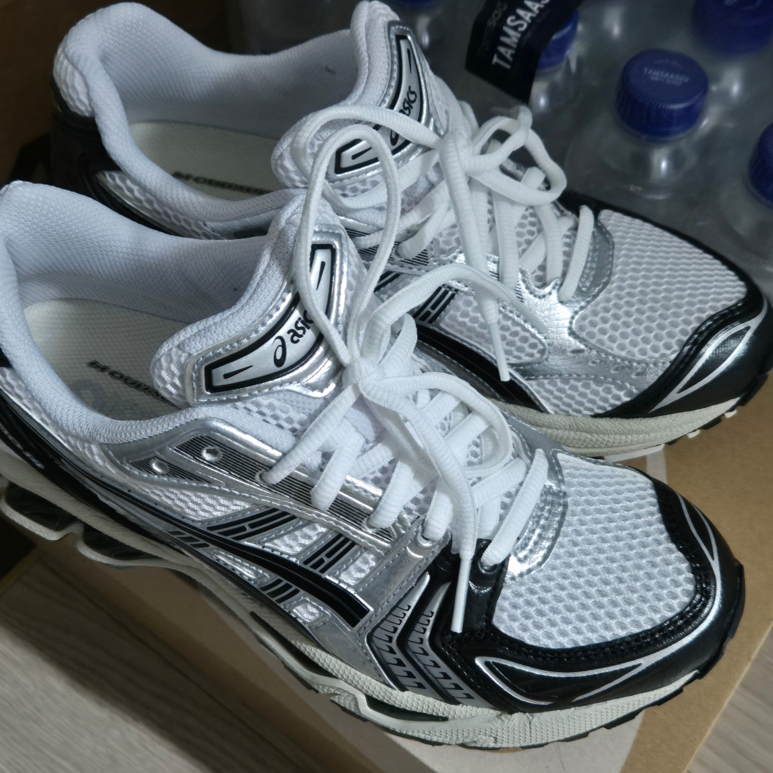 Asics Gel-Kayano 14 White Black 착용 스타일