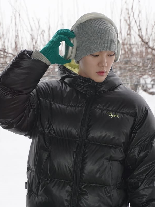 TONY HAWK Balboa Ripstop Hooded Down Short Puffer Black 착용 스타일 - 1