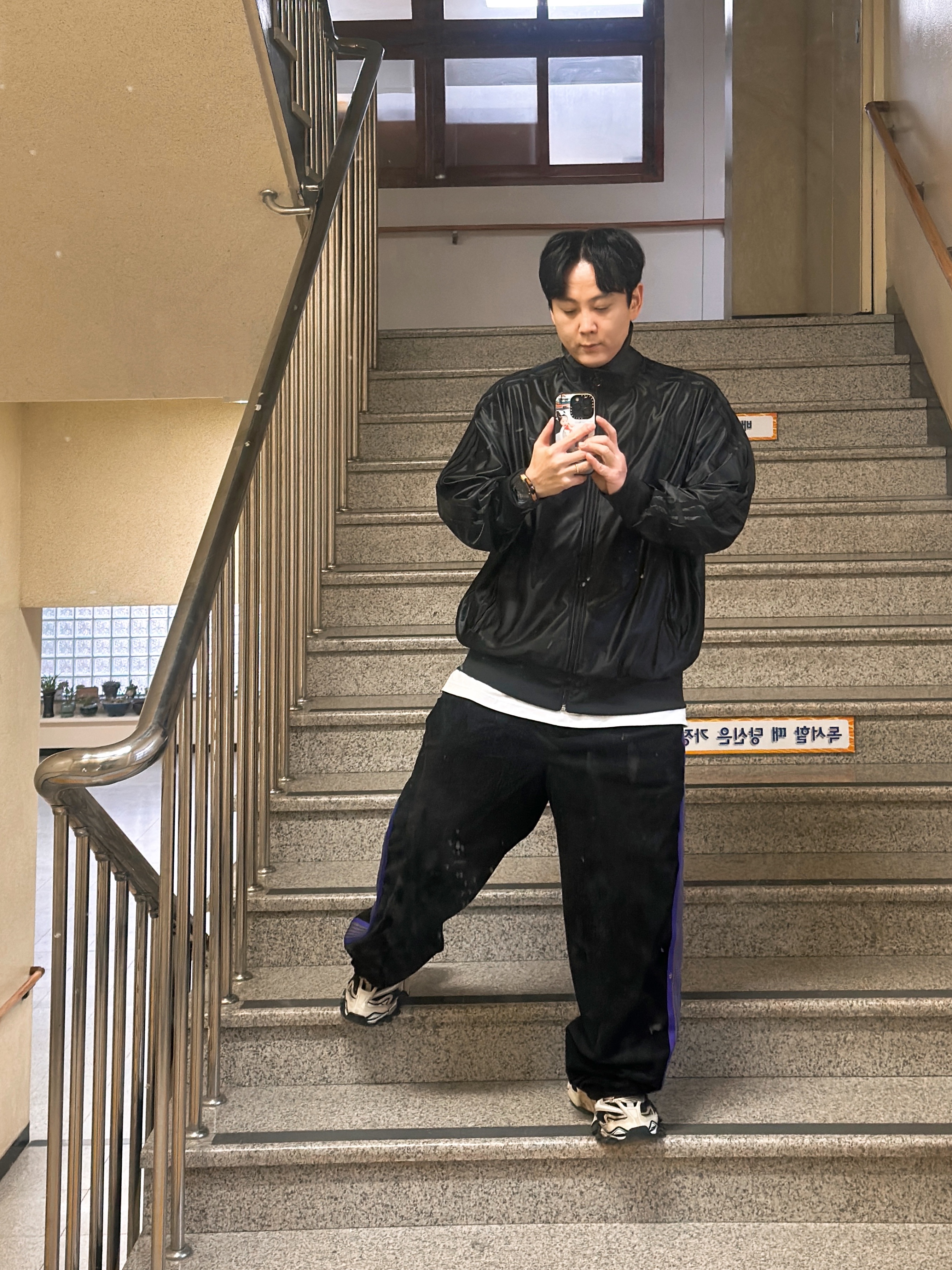 Adidas Q3 Oversized Track Top Black - KR Sizing, Stone Island G0223 Crinkle Reps R-NY Down Vest with Anti Drop Black - 24FW 착용 스타일 - 1