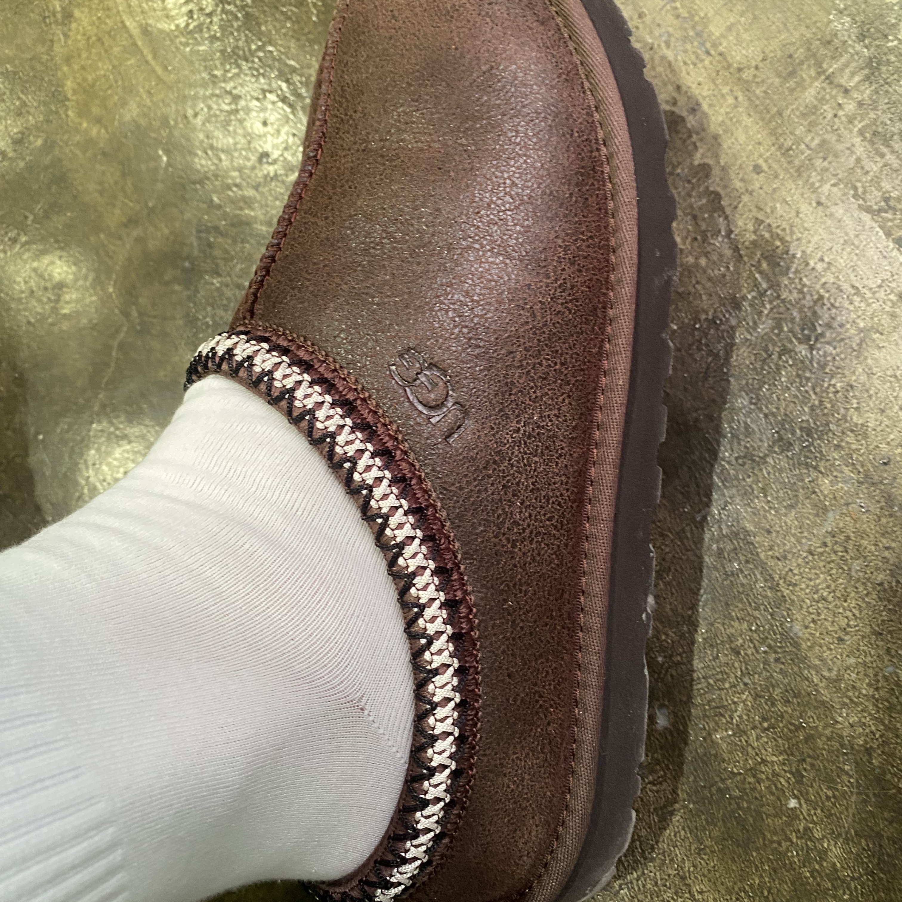 UGG Tasman Distressed Burnt Cedar 착용 스타일 - 2