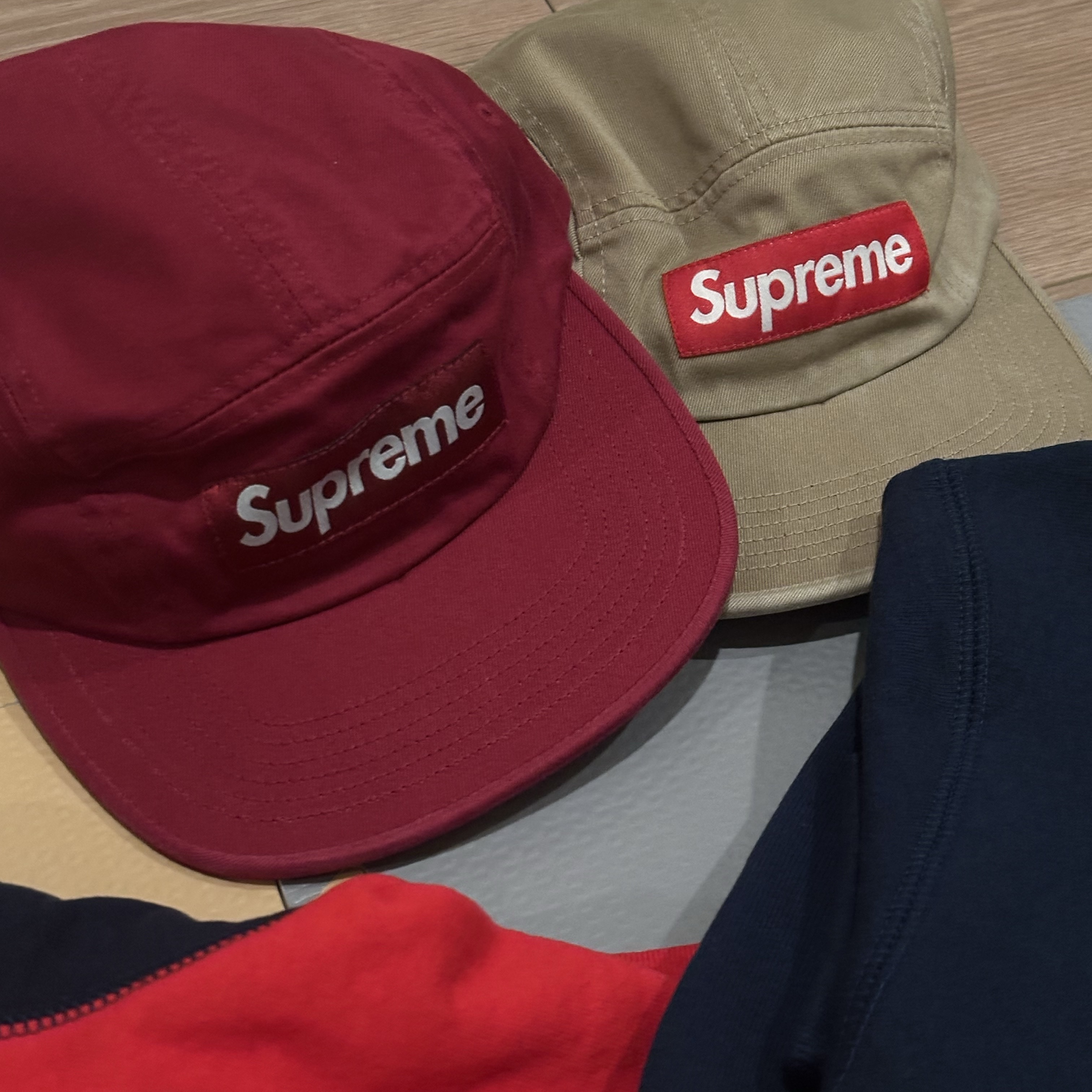 Supreme Box Logo Hooded Sweatshirt Navy - 24FW, Supreme Box Logo Hooded Sweatshirt Black - 24FW 착용 스타일 - 7