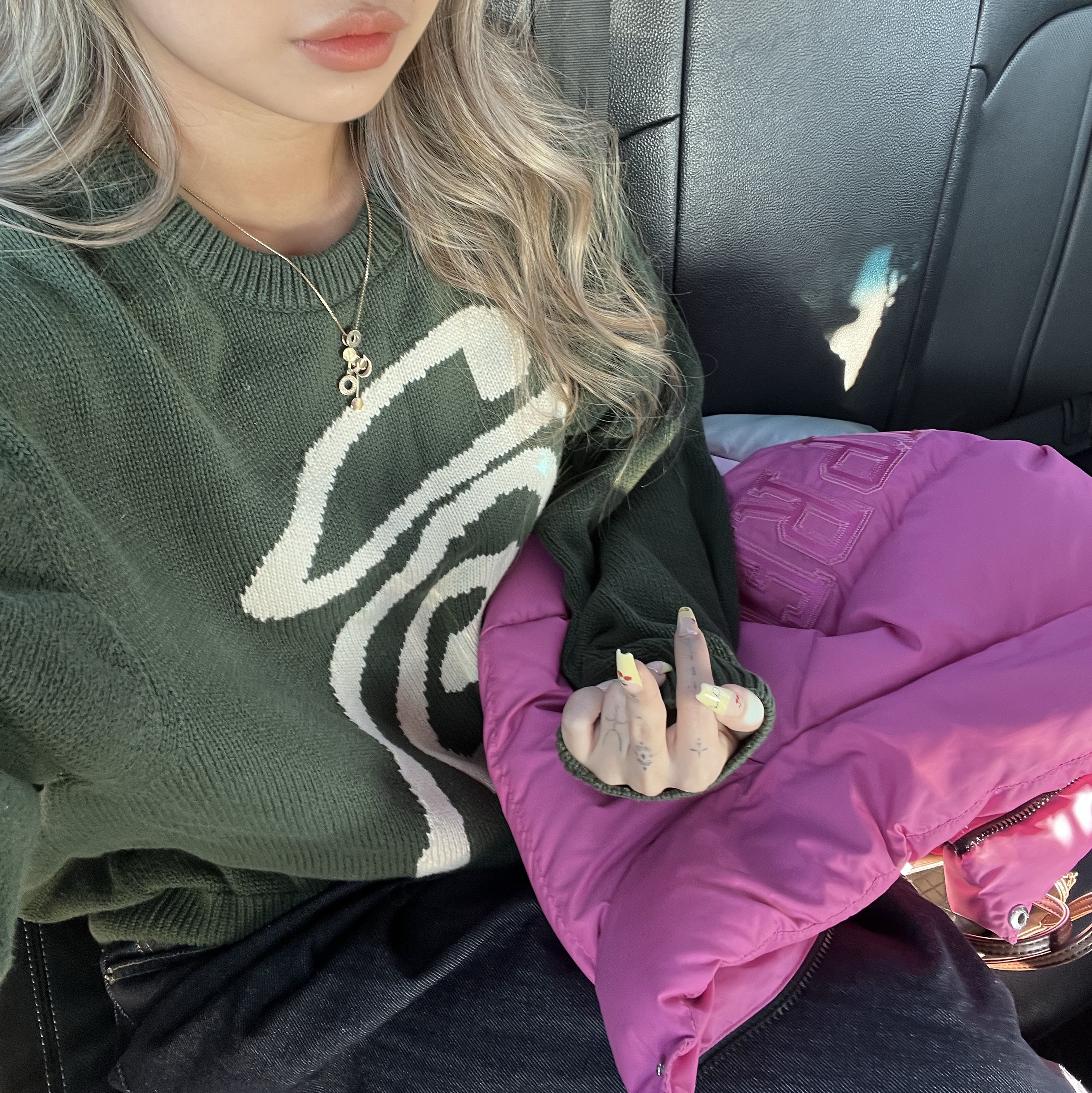 Stussy Curly S Sweater Green 착용 스타일