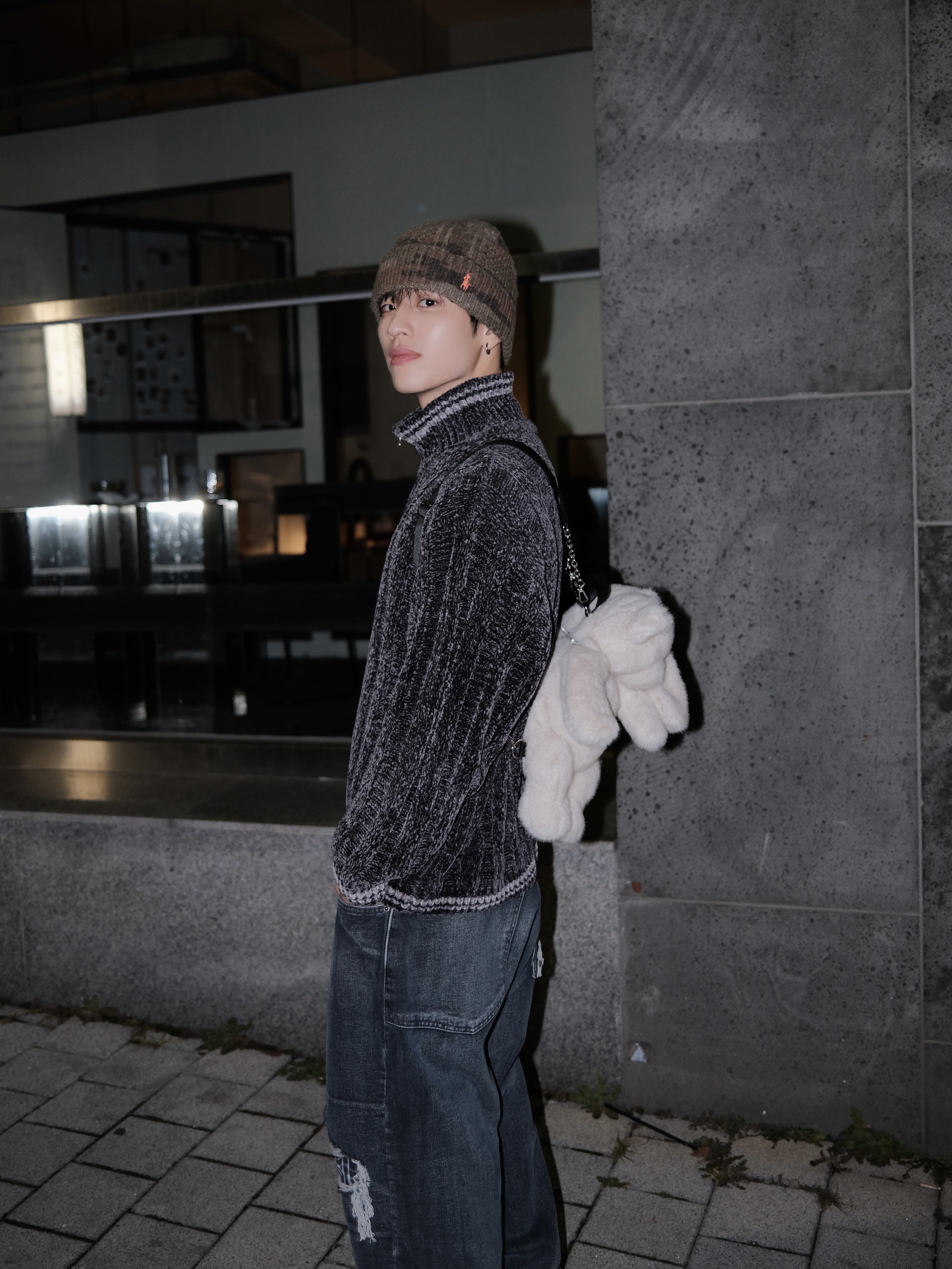 [20% 적립] Polo Ralph Lauren Signature Pony Wool Blend Beanie Dark Brown Heather - 24FW, Balenciaga Defender Sneakers Beige 착용 스타일 - 4