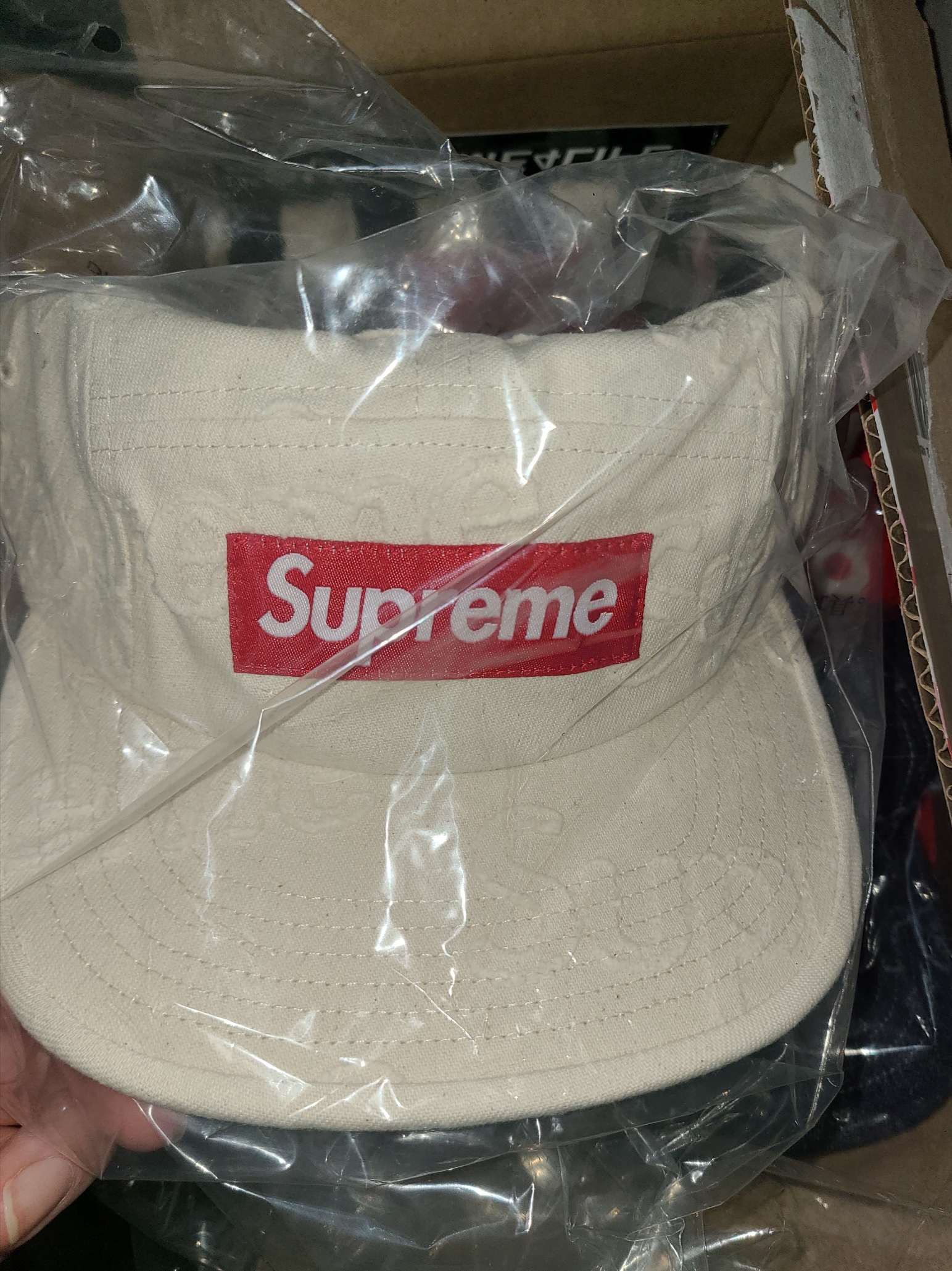 Supreme Lasered Denim Camp Cap White - 24FW 착용 스타일
