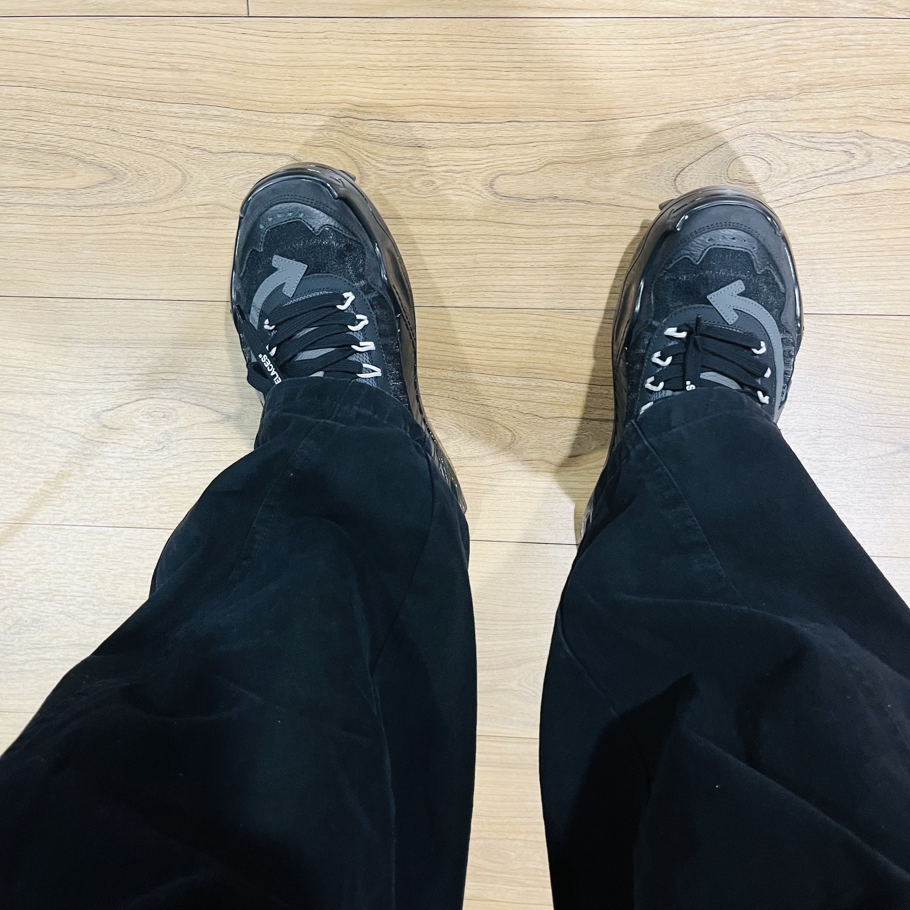 Off-White Odsy-1000 Black 착용 스타일 - 4