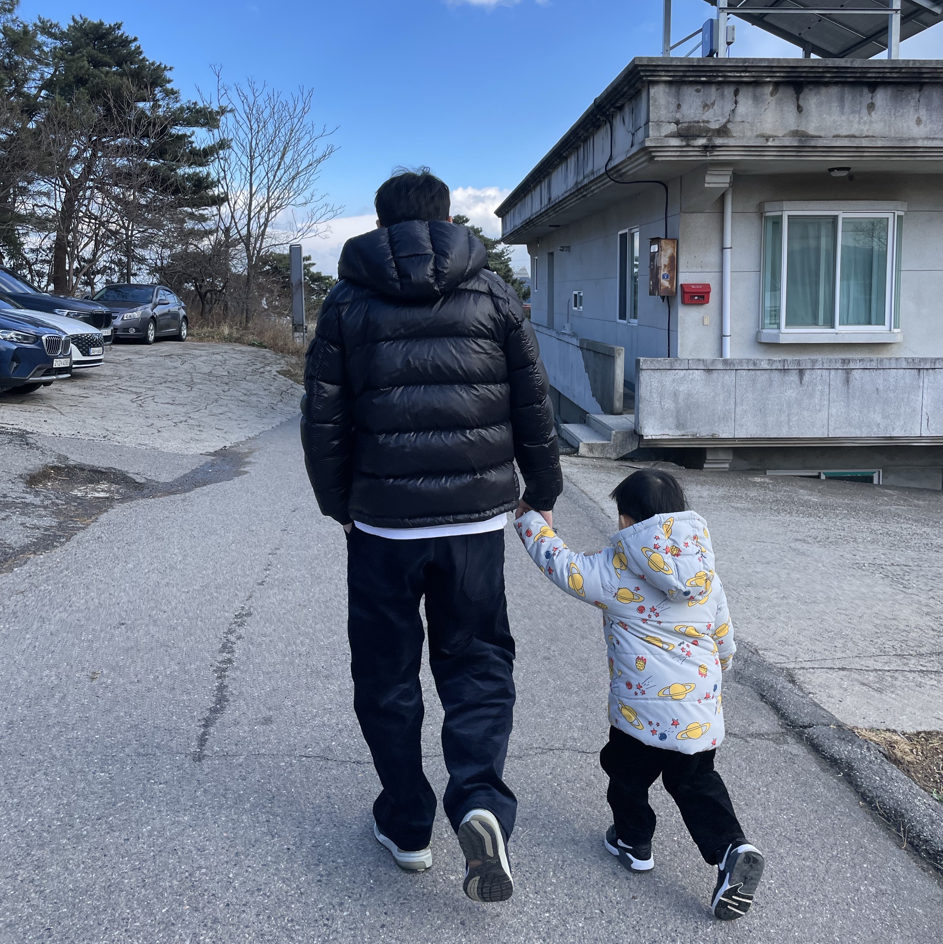 Moncler Maya Short Down Jacket Black - 23FW 착용 스타일 - 2