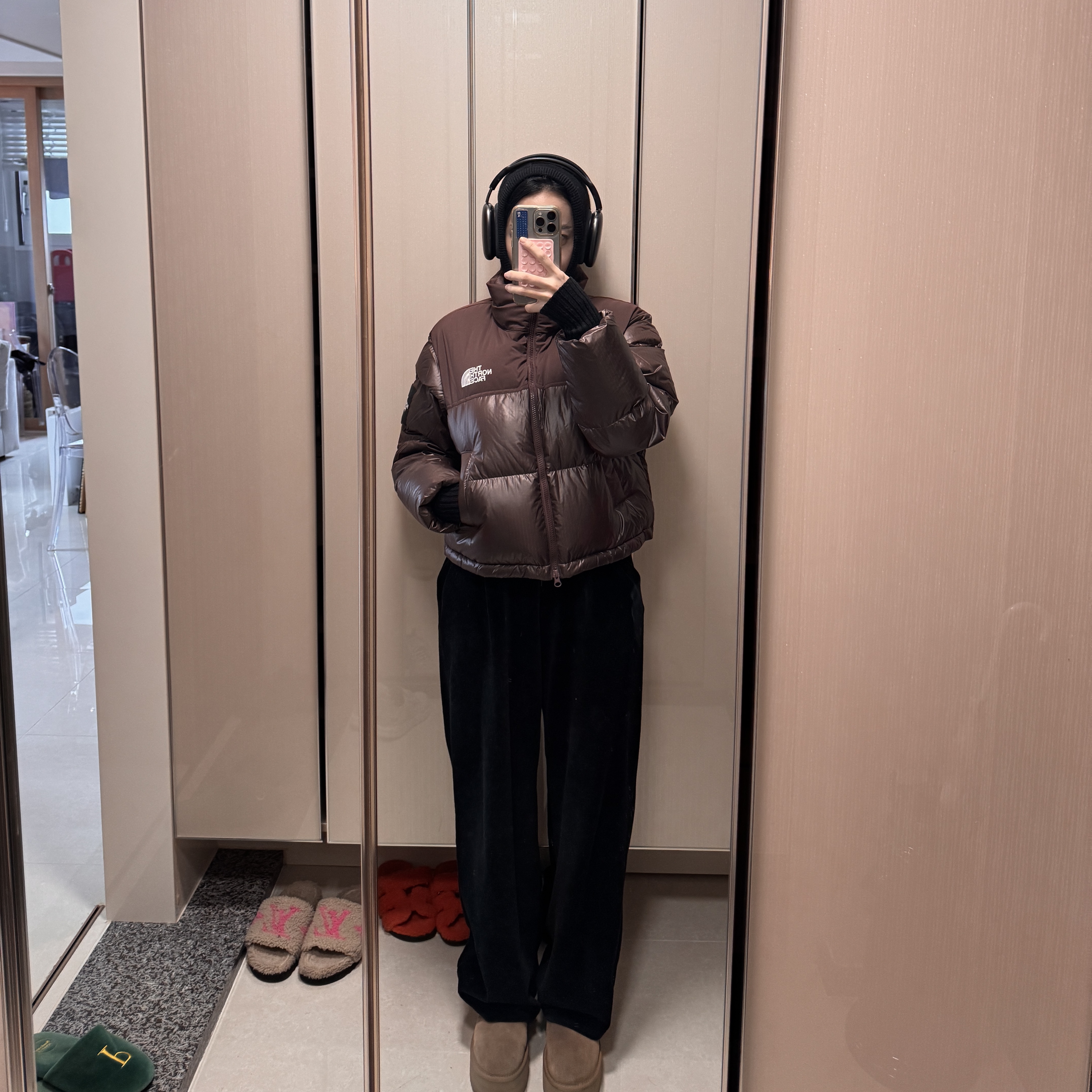 (W) The North Face White Label Novelty Nuptse Down Jacket Cocoa Brown, Apple AirPods Max Lightning Space Gray (Korean Ver.) 착용 스타일 - 2