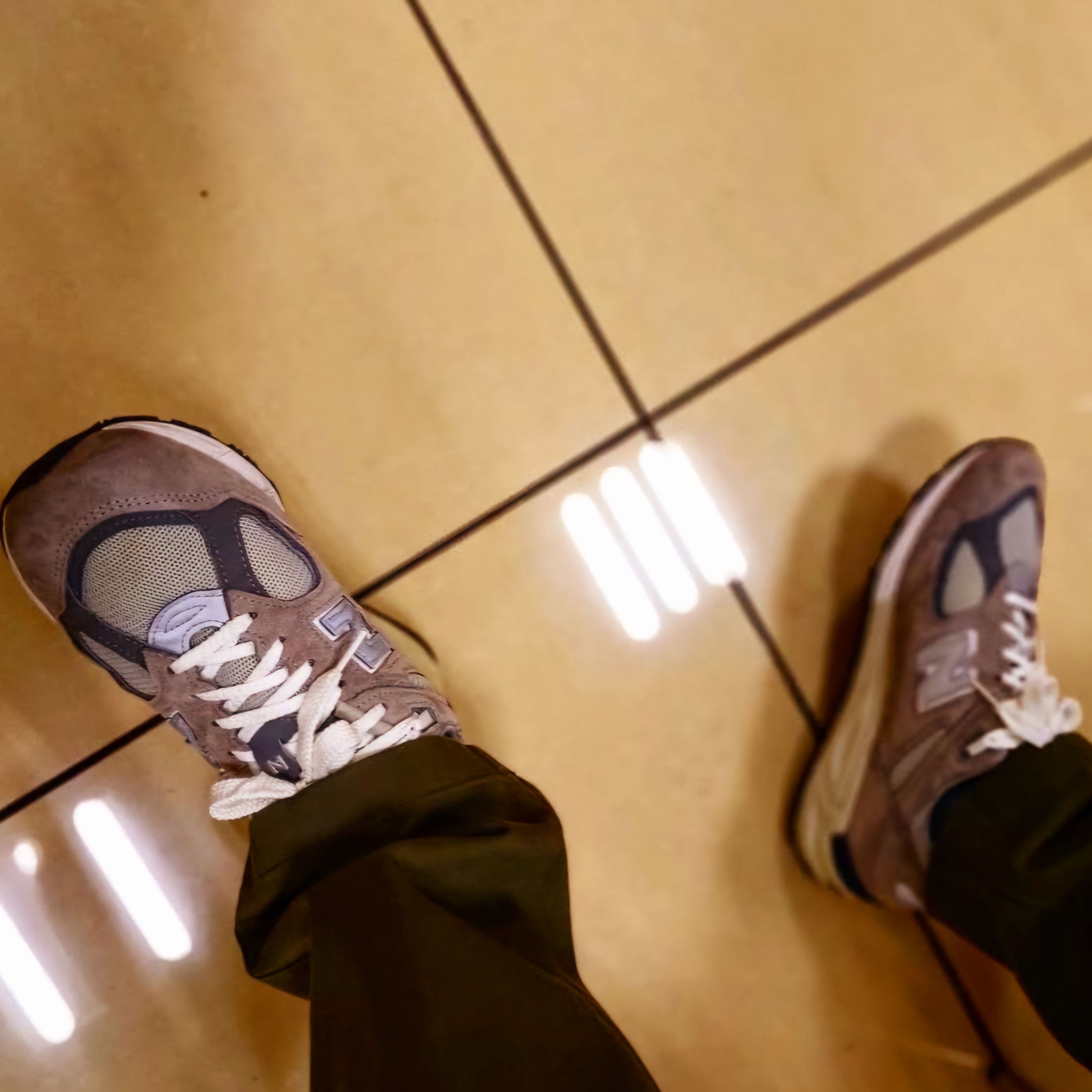 New Balance 990v2 Made in USA Grey 착용 스타일