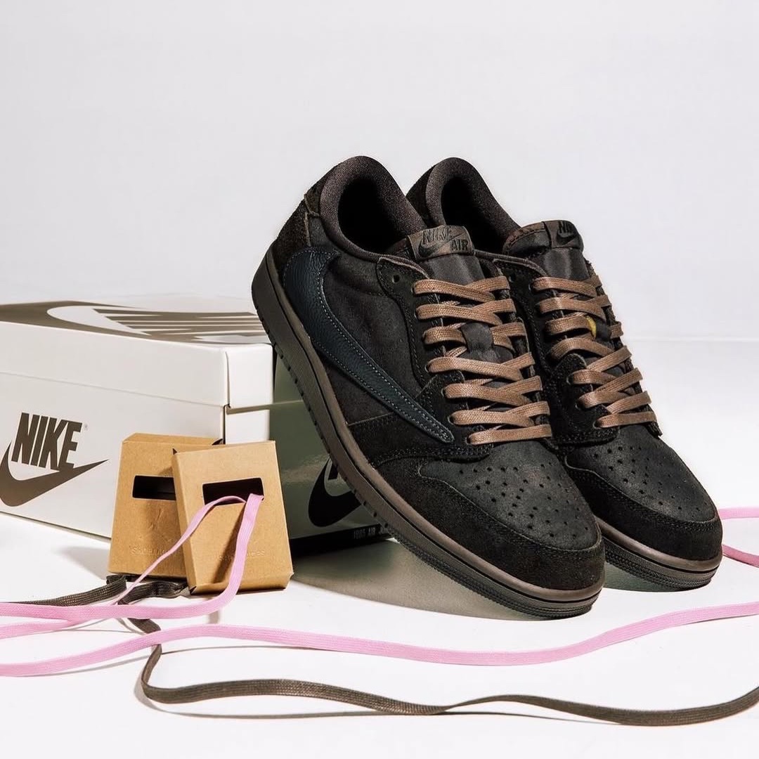 Jordan 1 x Travis Scott Retro Low OG SP Velvet Brown and Dark Mocha 착용 스타일 - 6