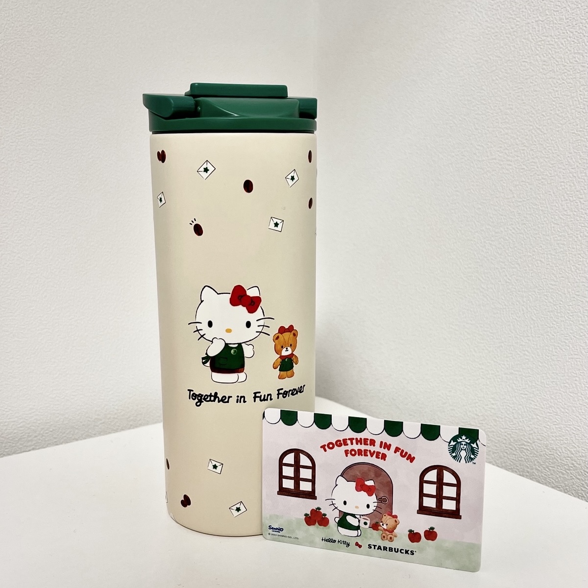 Starbucks x Hello Kitty SS Cold Cup 473ml, Starbucks x Hello Kitty Seramic Mug 355ml 착용 스타일