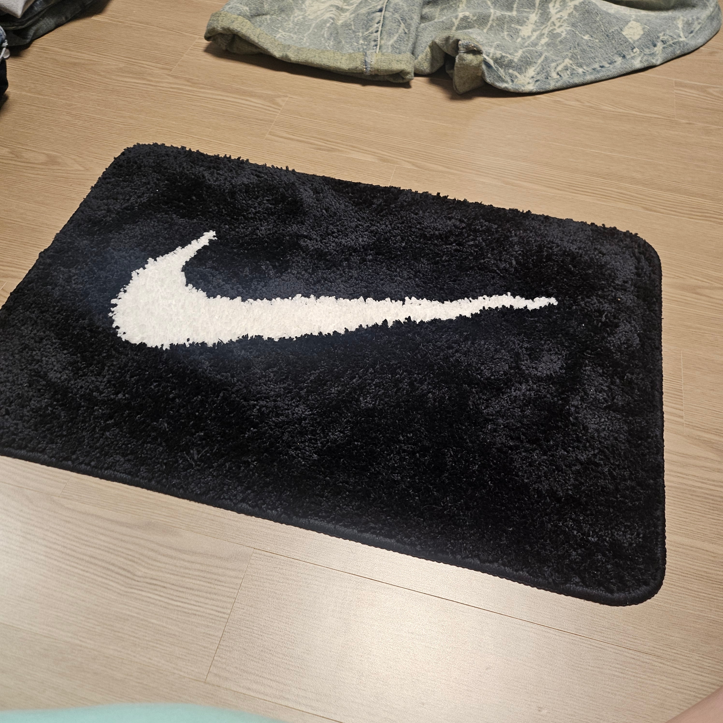 Nike Swoosh Rug Black White 착용 스타일 - 2