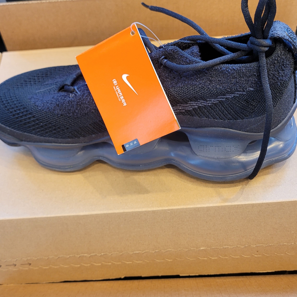 Nike Air Max Scorpion Flyknit Black Anthracite 착용 스타일