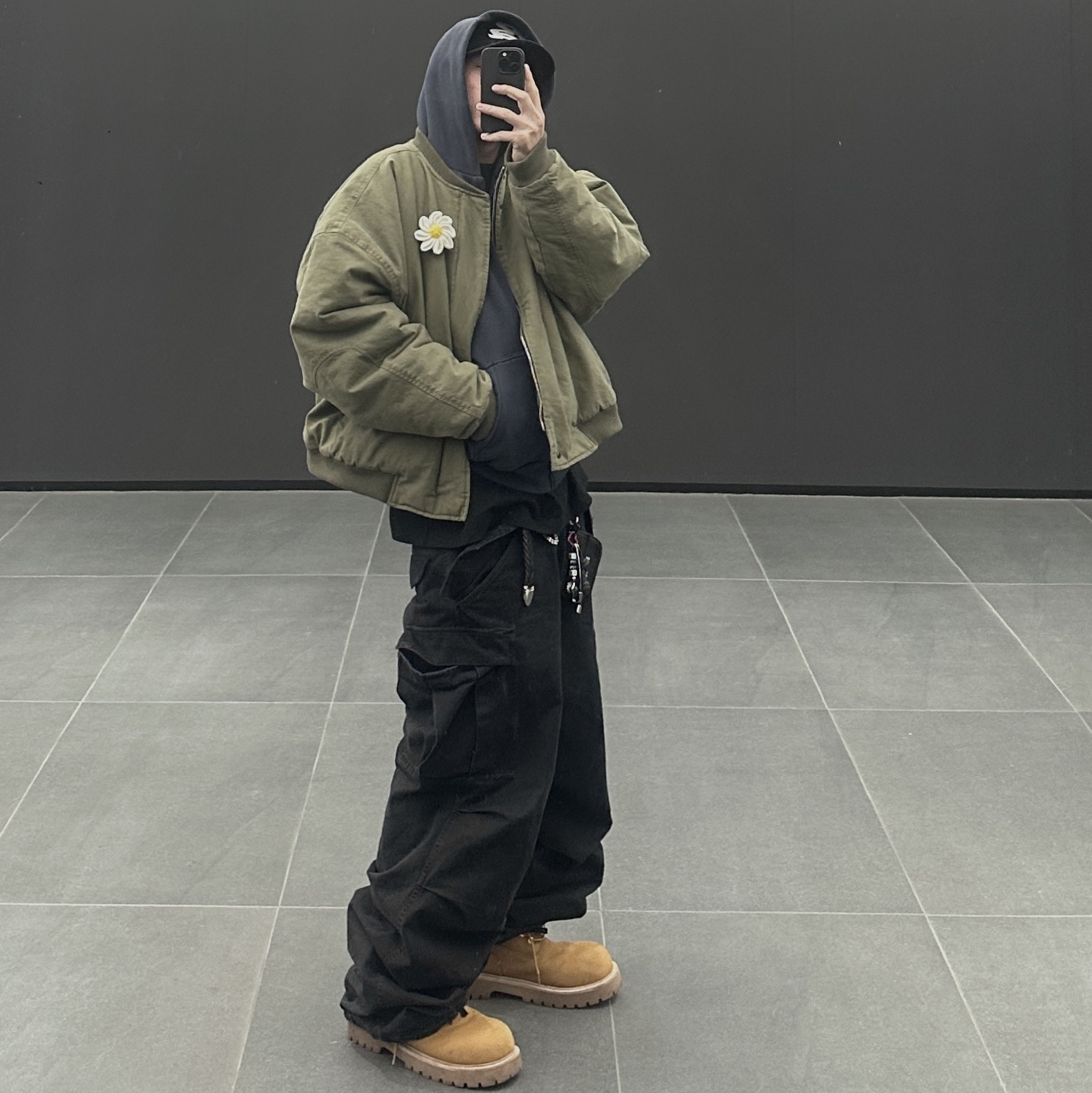 Yeezy YZY Zip-Up Hoodie Navy, Peaceminusone Daisy Corsage #1 White 착용 스타일 - 3