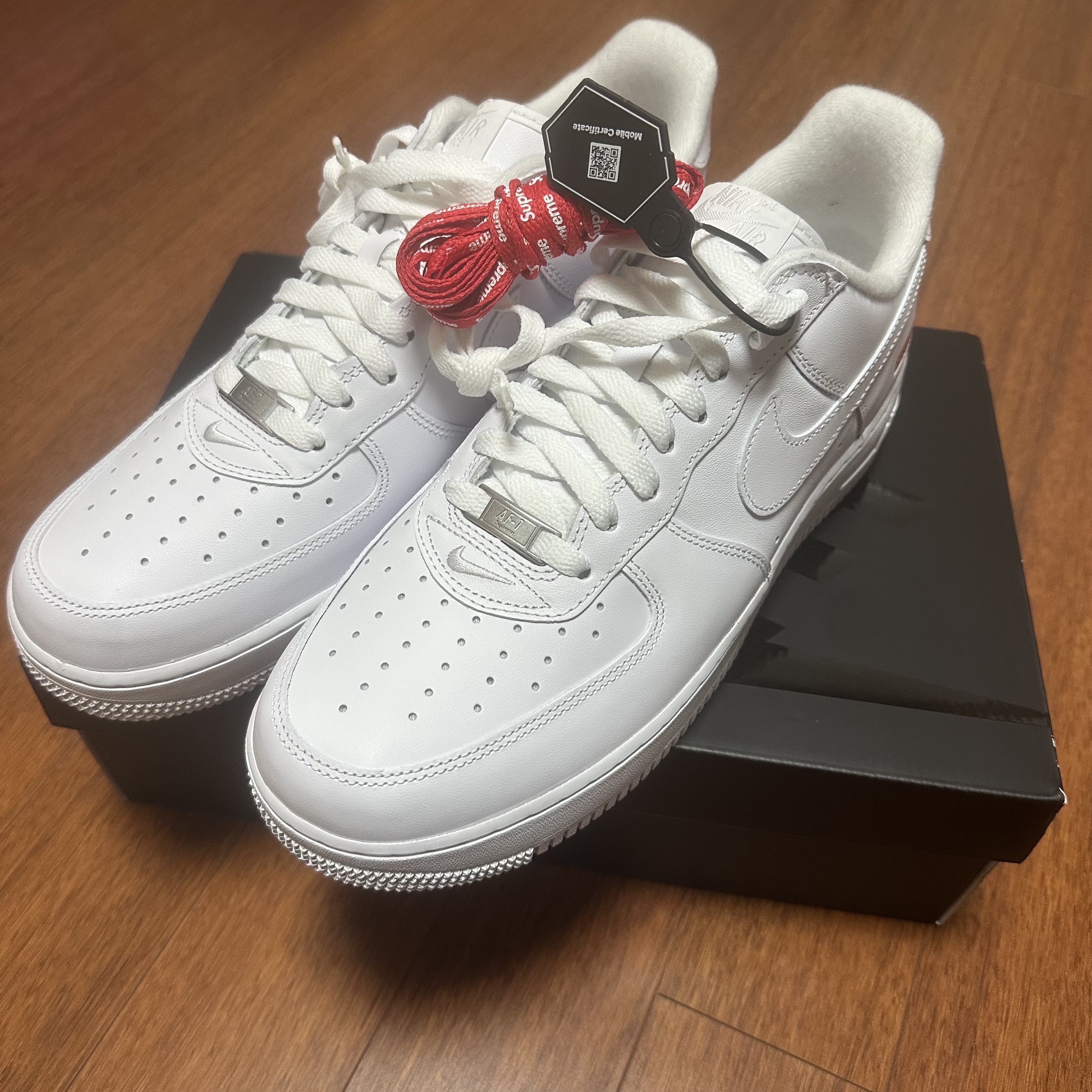 Nike x Supreme Air Force 1 Low White 착용 스타일