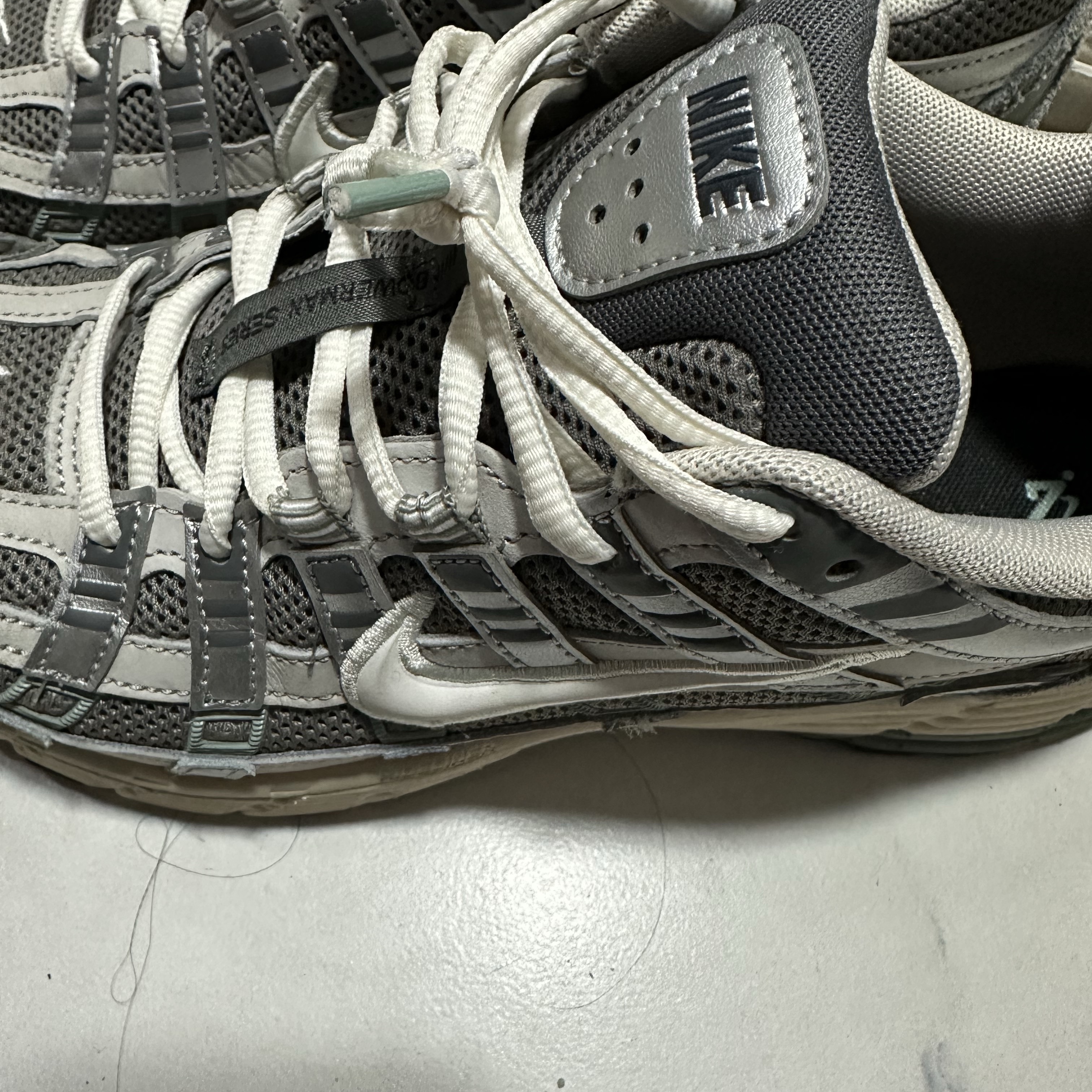 Nike P-6000 Flat Pewter Light Iron Ore 착용 스타일