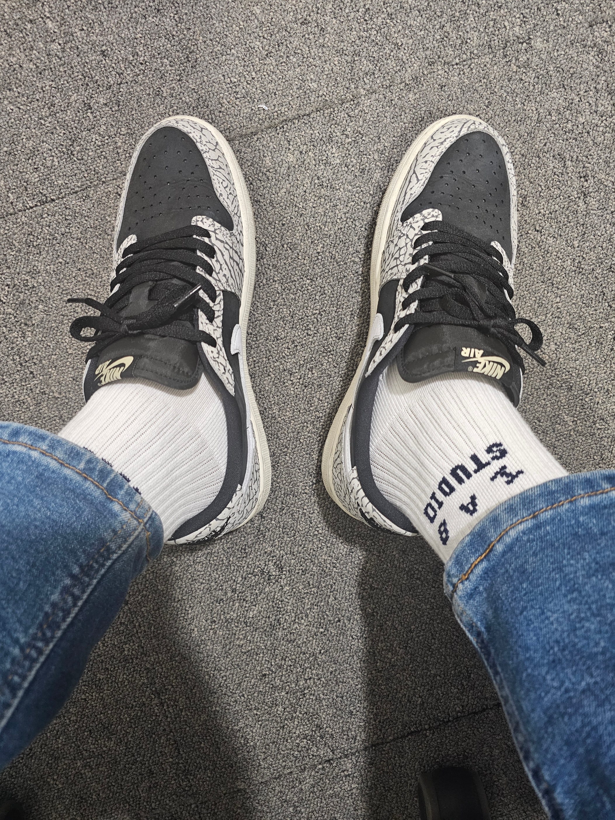 Jordan 1 Retro Low OG Black Cement, IAB Studio Socks White Black (5 Pack) 착용 스타일