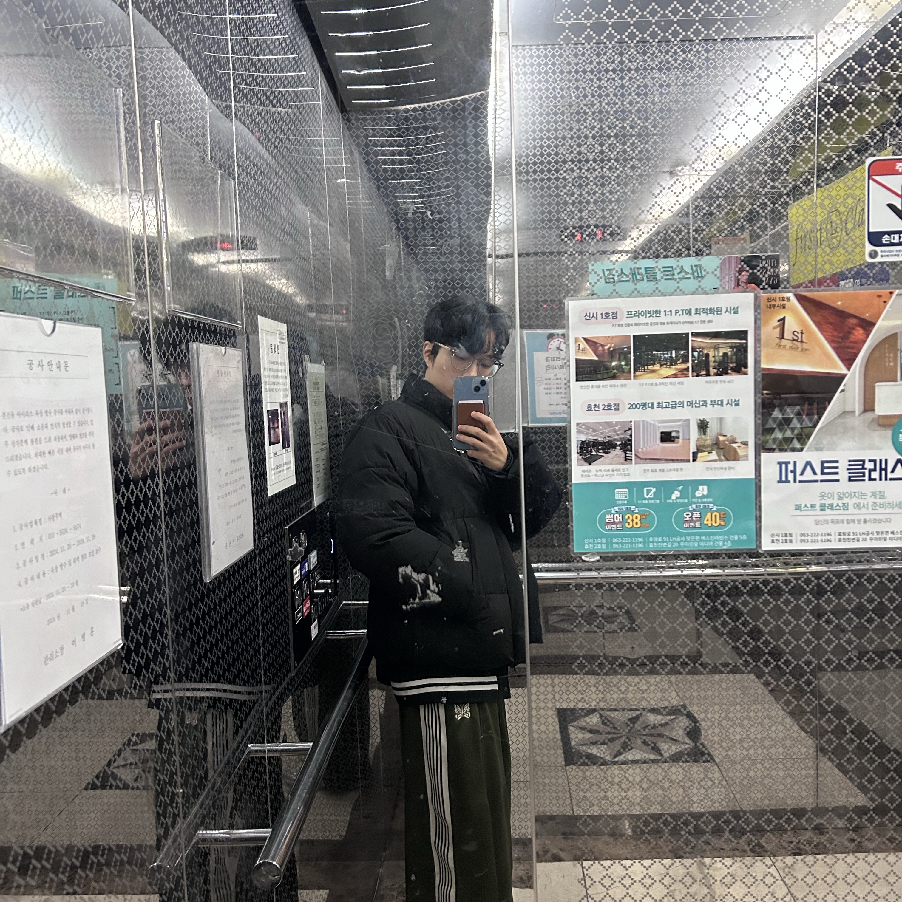 Needles x LHP H.D. Track Pants Poly Smooth Wide Olive 착용 스타일 - 3