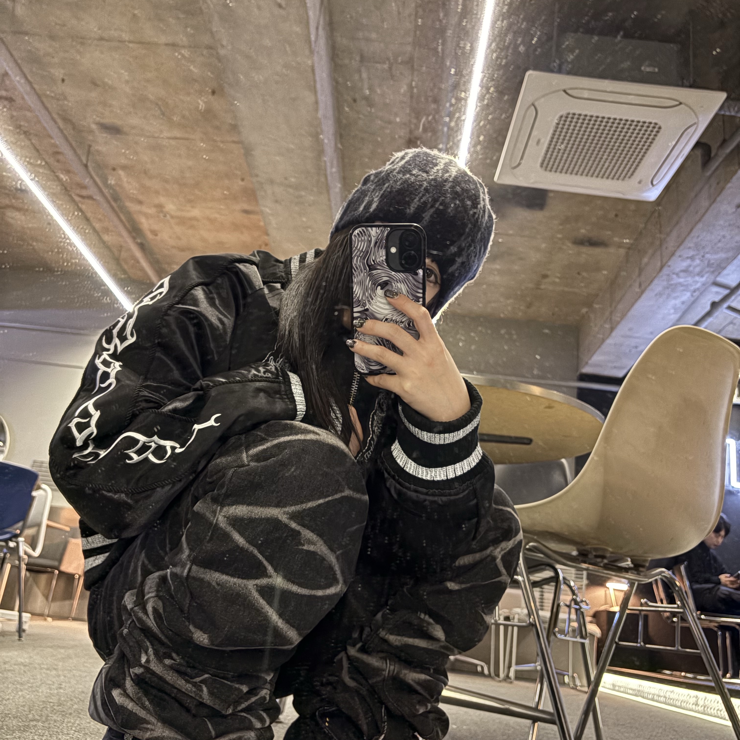 Surgery Yoonseul Long Length Double Jeans Black 착용 스타일