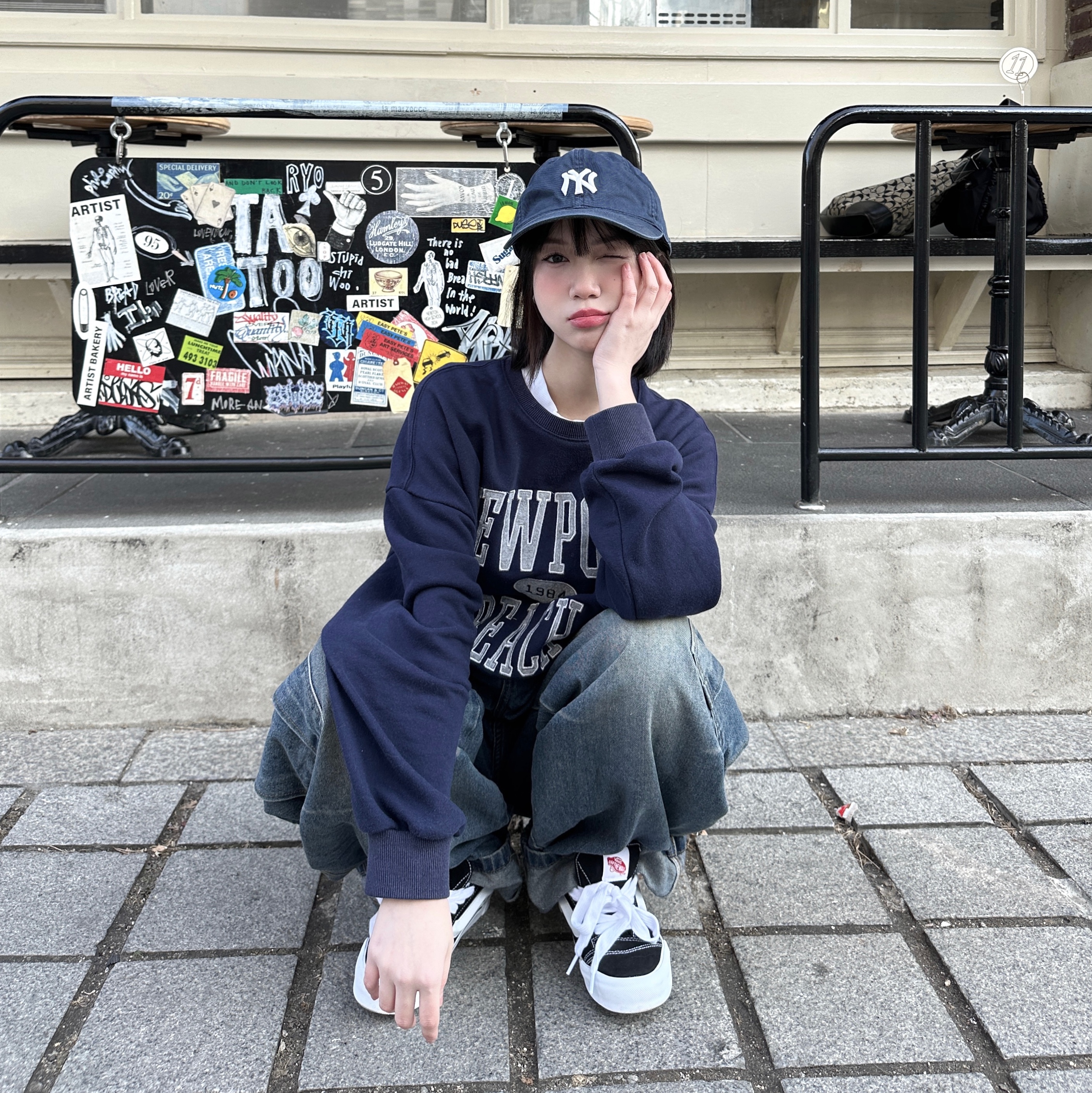Vans Knu-Skool Black True White, The North Face On Ball Jacket Black 착용 스타일 - 1