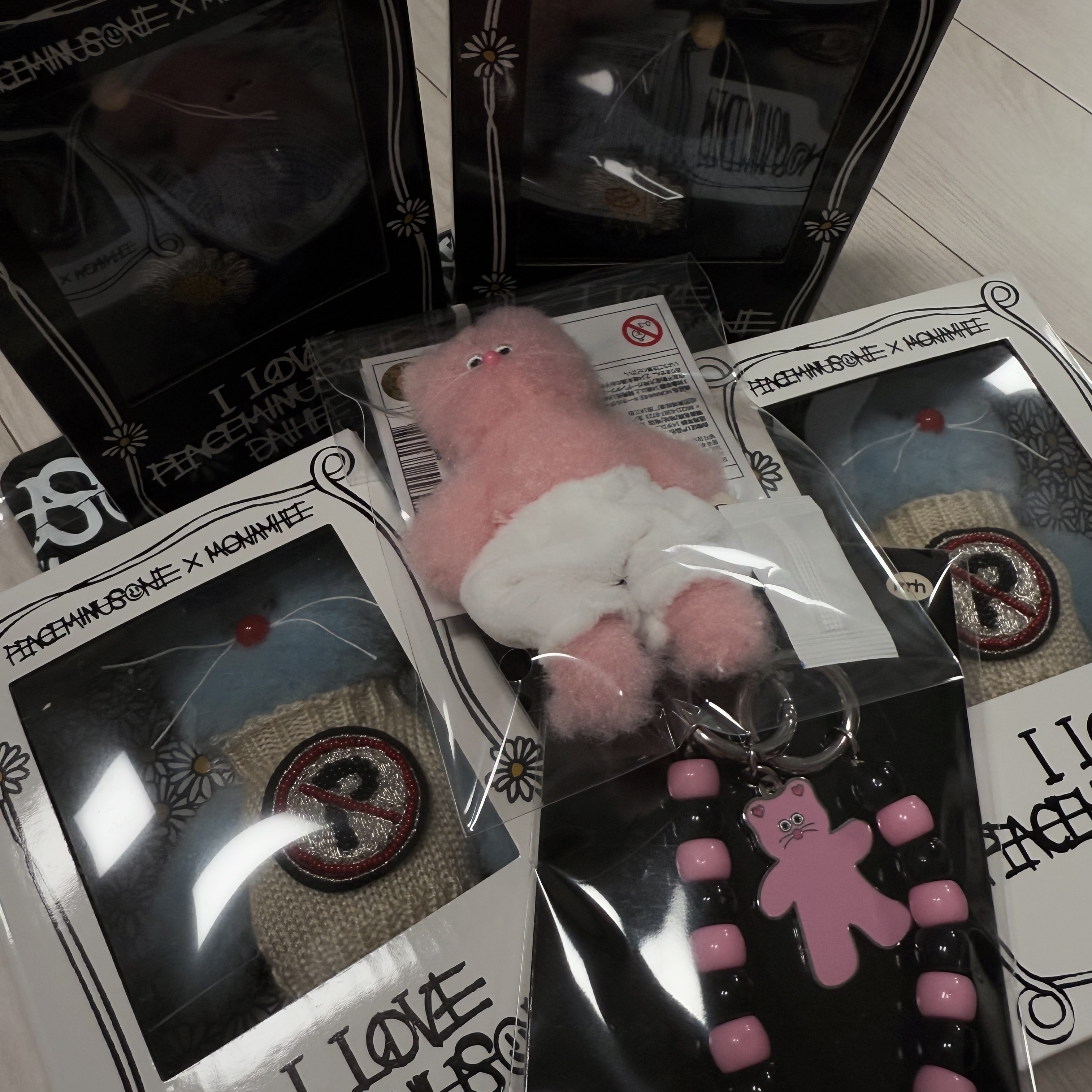 Monamhee x Peaceminusone Daihee Plush Keyring, Monamhee x Peaceminusone Syhee Plush Keyring 착용 스타일