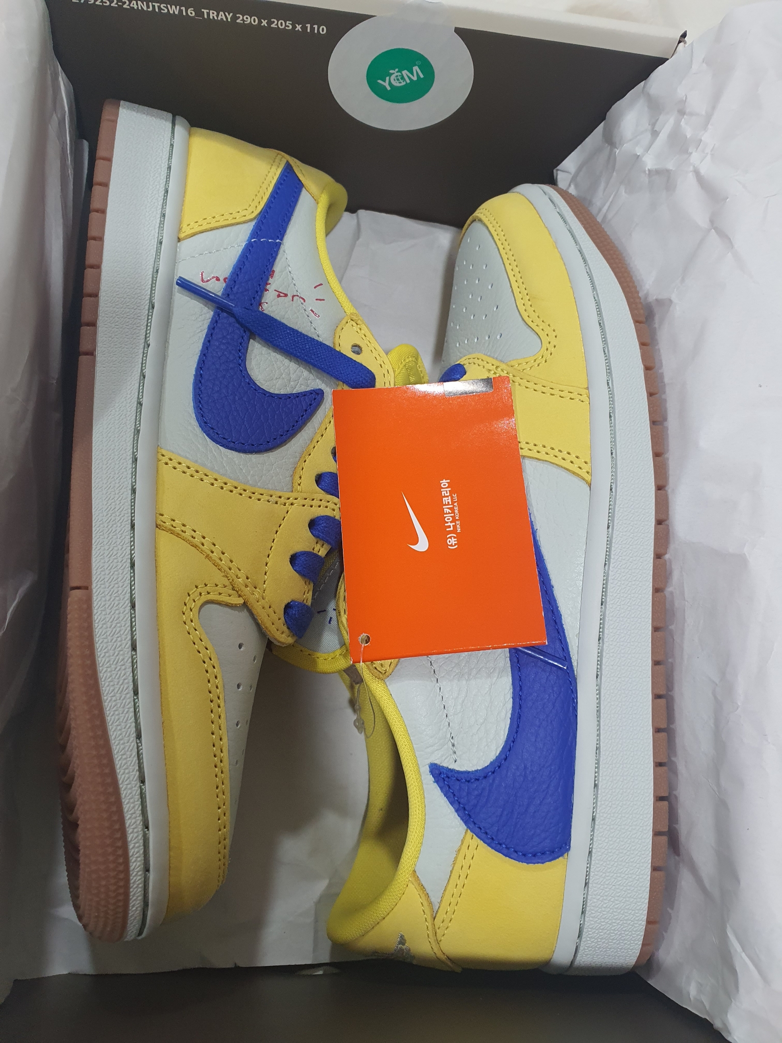 Nike x Stussy NRG RA T-Shirt Summit White (DM4942-121), (W) Jordan 1 x Travis Scott Retro Low OG SP Canary 착용 스타일 - 2