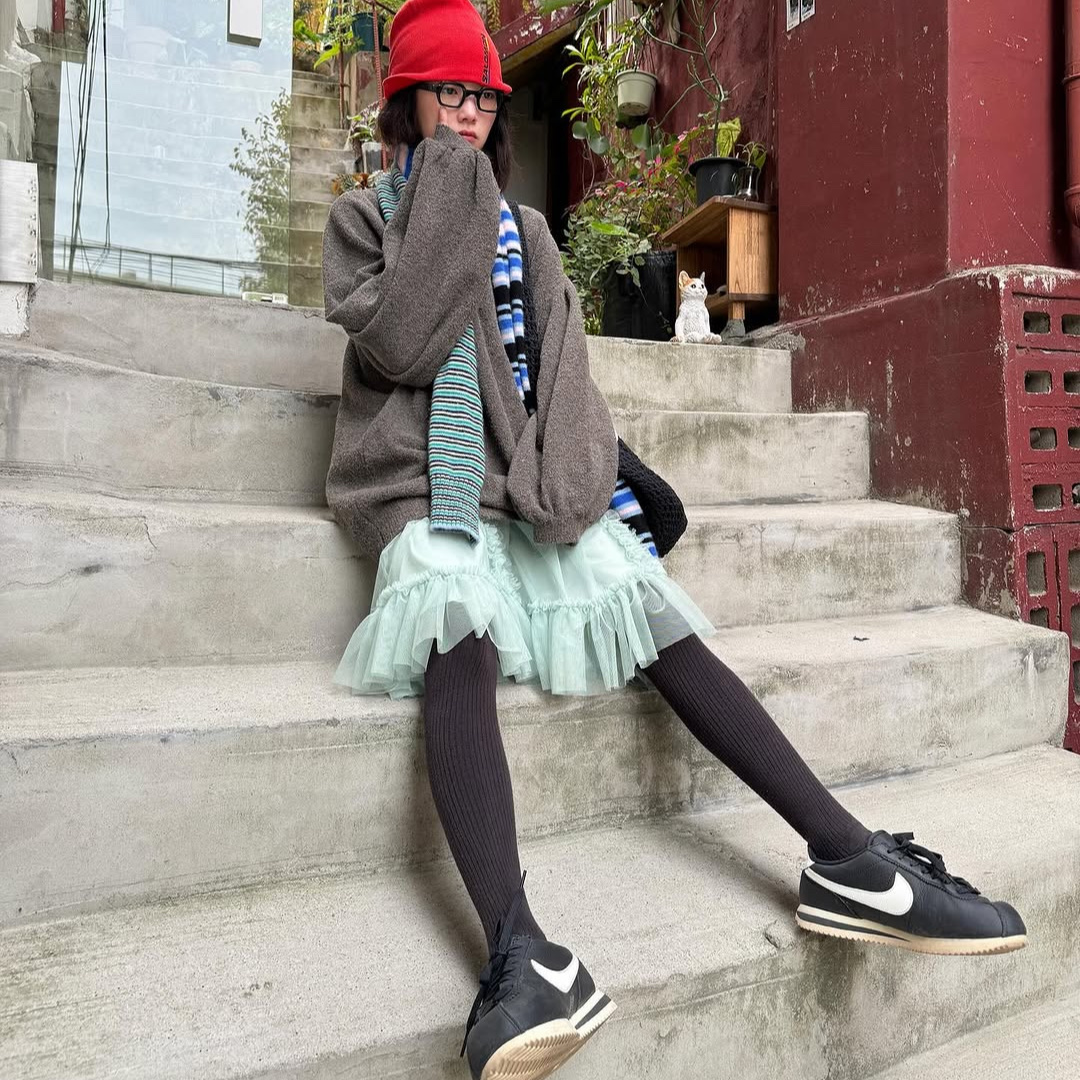(W) Nike Cortez Black and Sail 착용 스타일 - 2
