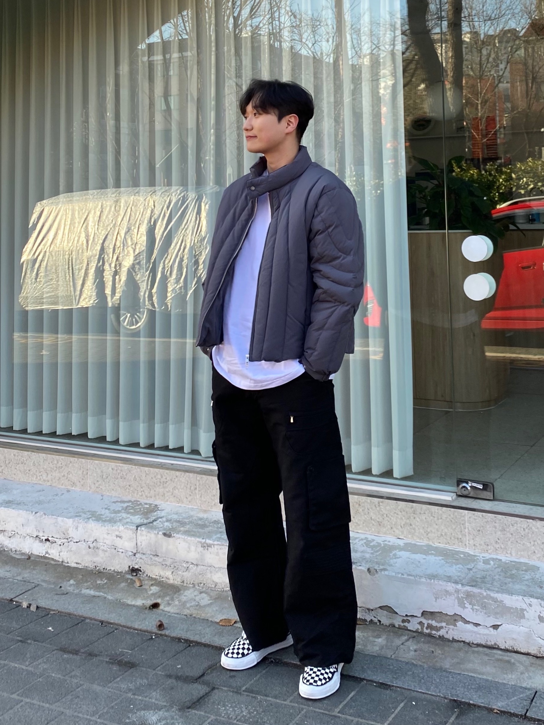 Maison Mihara Yasuhiro Baker OG Sole Canvas Low Cut Sneakers Black White, [KREAM 단독] STU Multi Panel Cargo Pants Black 착용 스타일 - 1