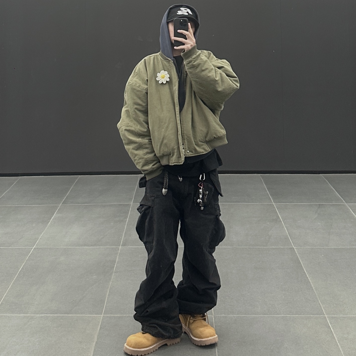 Yeezy YZY Zip-Up Hoodie Navy, Peaceminusone Daisy Corsage #1 White 착용 스타일 - 2
