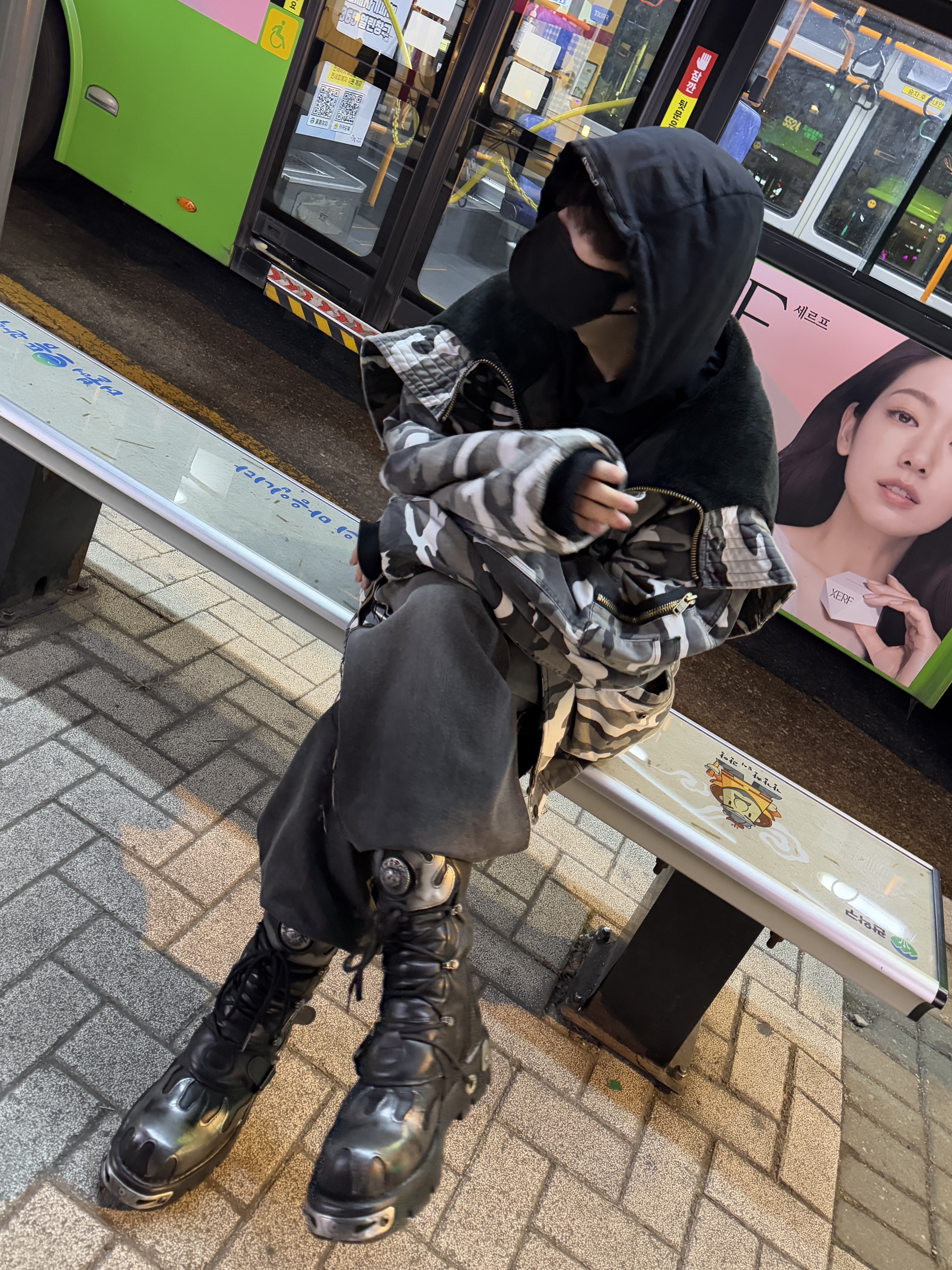 Project G/R Oversized N2b Jacket Khaki, Project G/R Two Faced Denim Pants Black 착용 스타일 - 3
