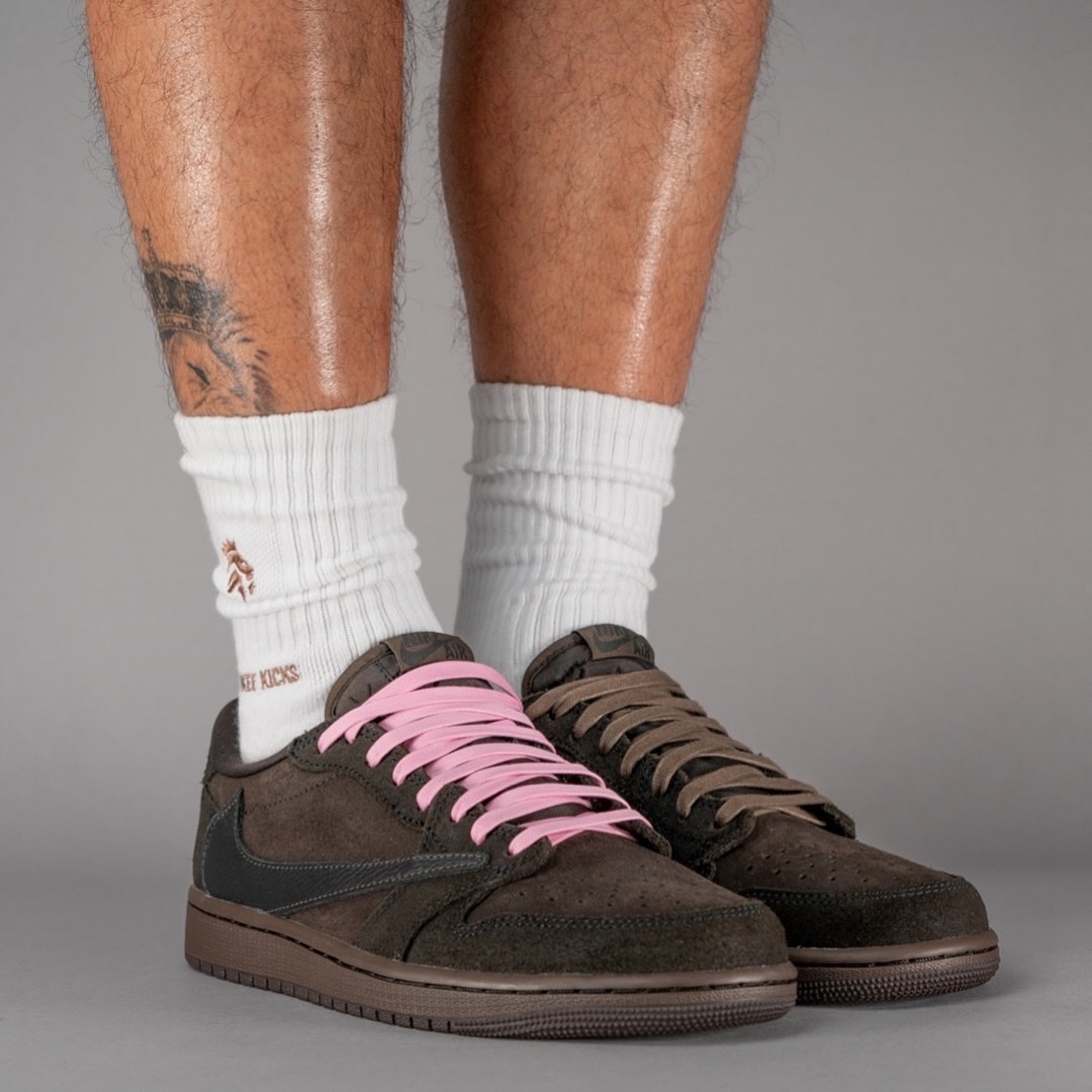Jordan 1 x Travis Scott Retro Low OG SP Velvet Brown and Dark Mocha 착용 스타일 - 10