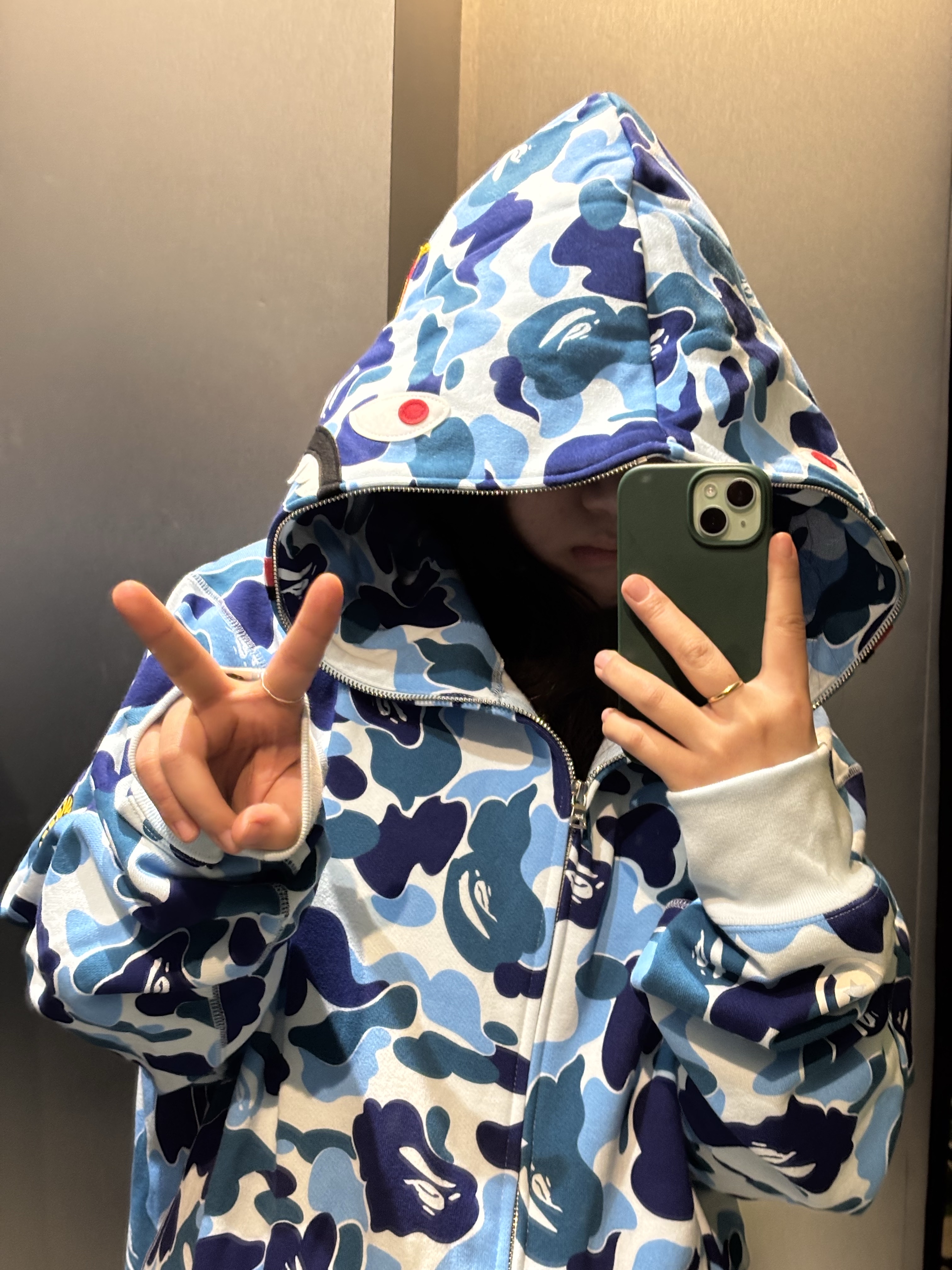 BAPE ABC Camo Shark Full Zip Hoodie Blue 착용 스타일 - 2