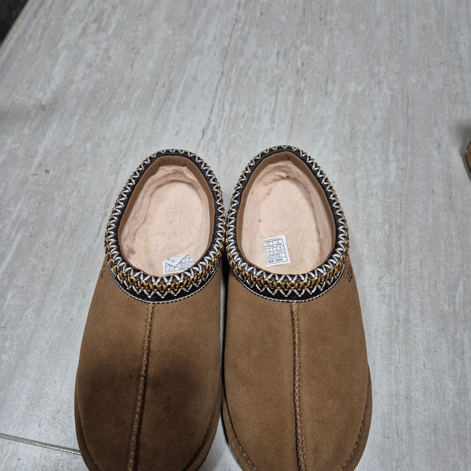 (W) UGG Tasman Slipper Chestnut 착용 스타일