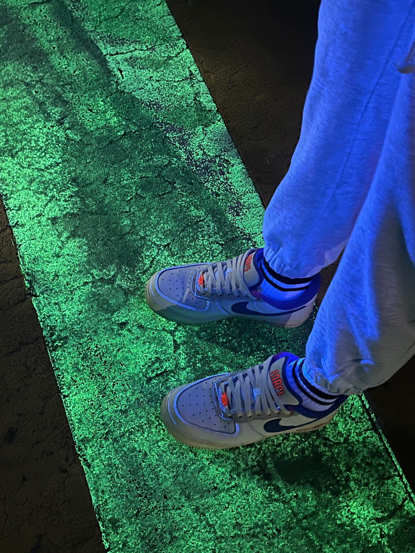 (W) Nike Air Force 1 '07 LX University Blue and Summit White 착용 스타일 - 6