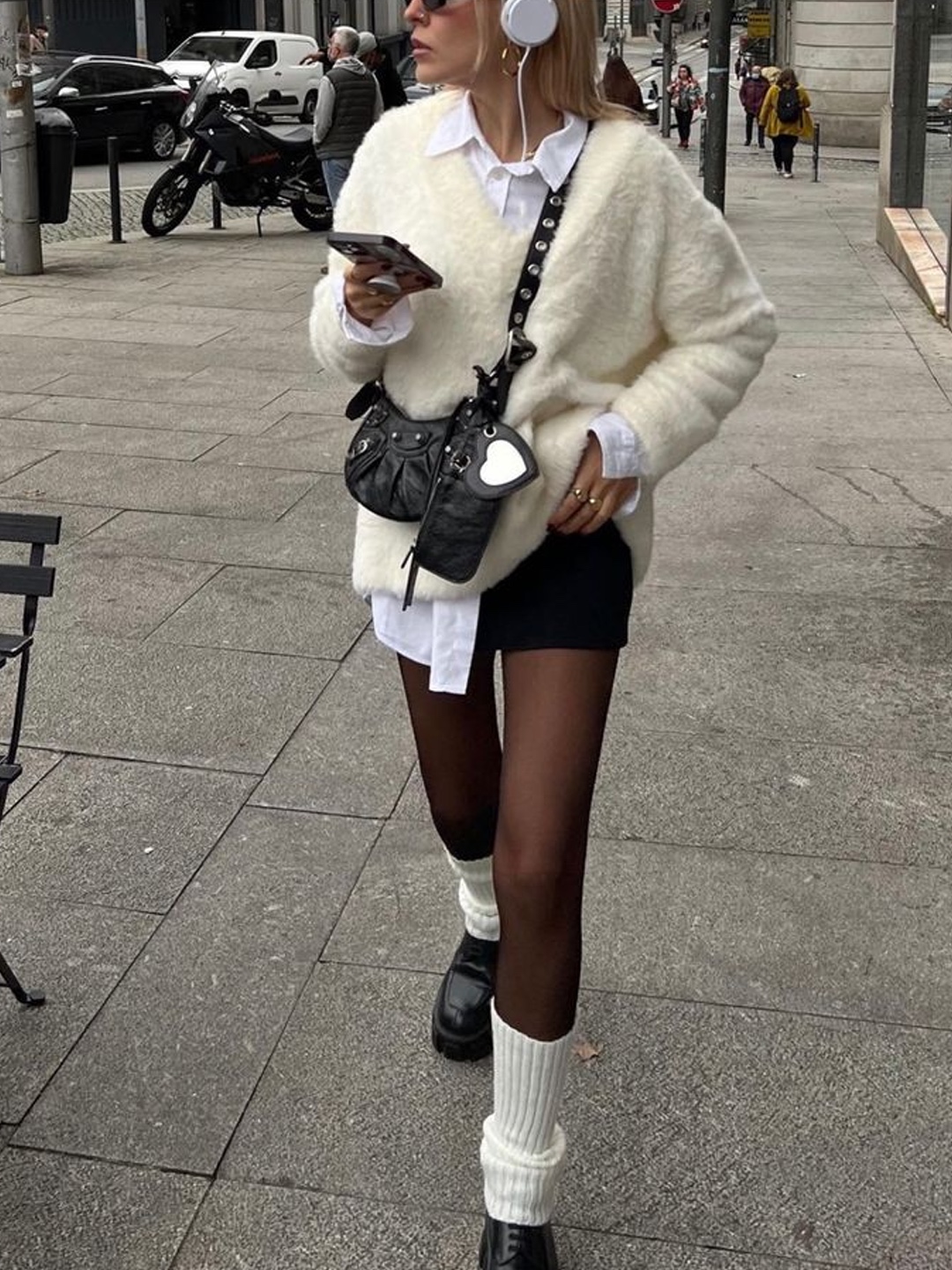 General Idea Unisex Handmade Knit Pullover Ivory, [2nd reorder] FARVEN Button Off-Shoulder Knit Ivory 착용 스타일 - 2