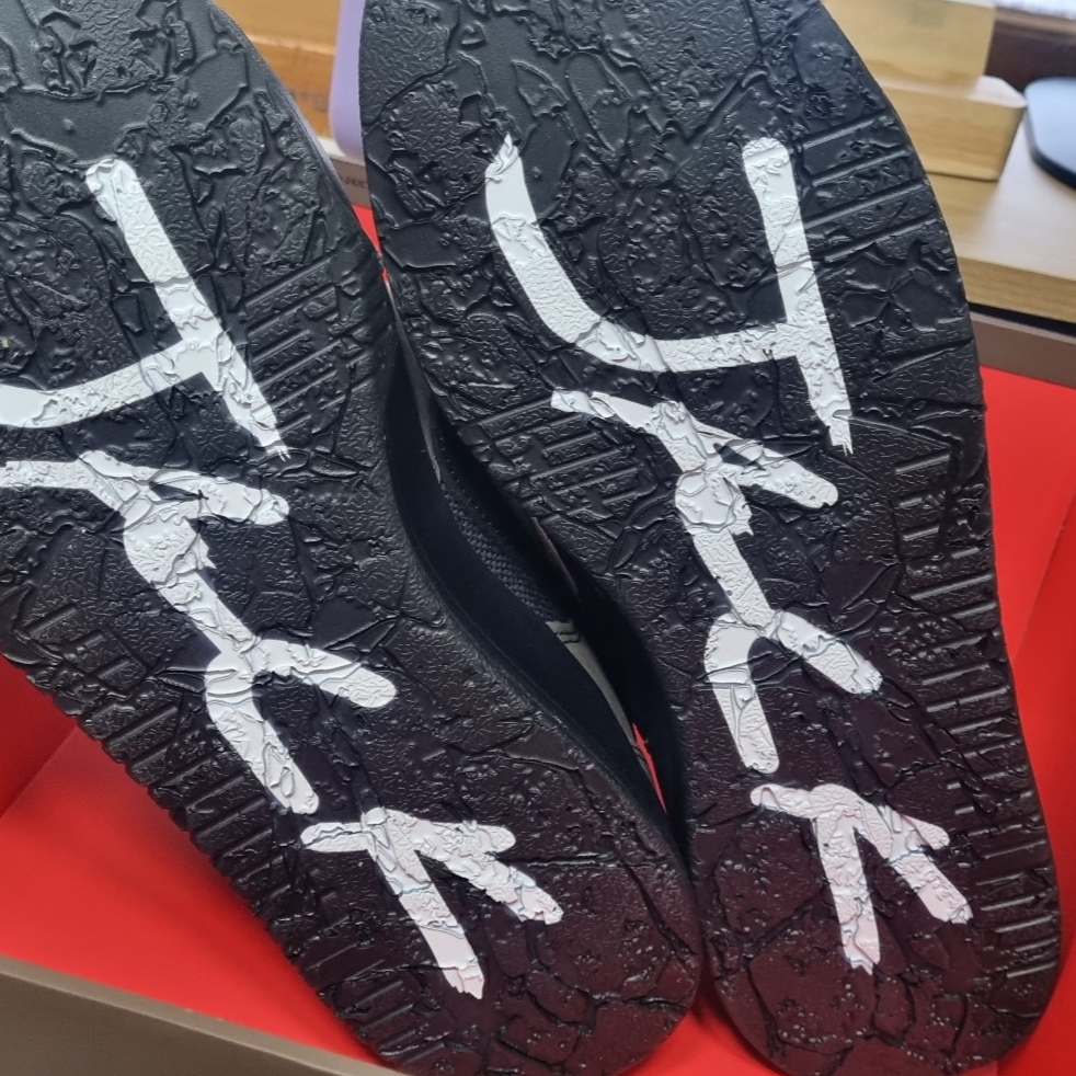 Jordan x Travis Scott Jumpman Jack TR Black and Dark Mocha 착용 스타일 - 2