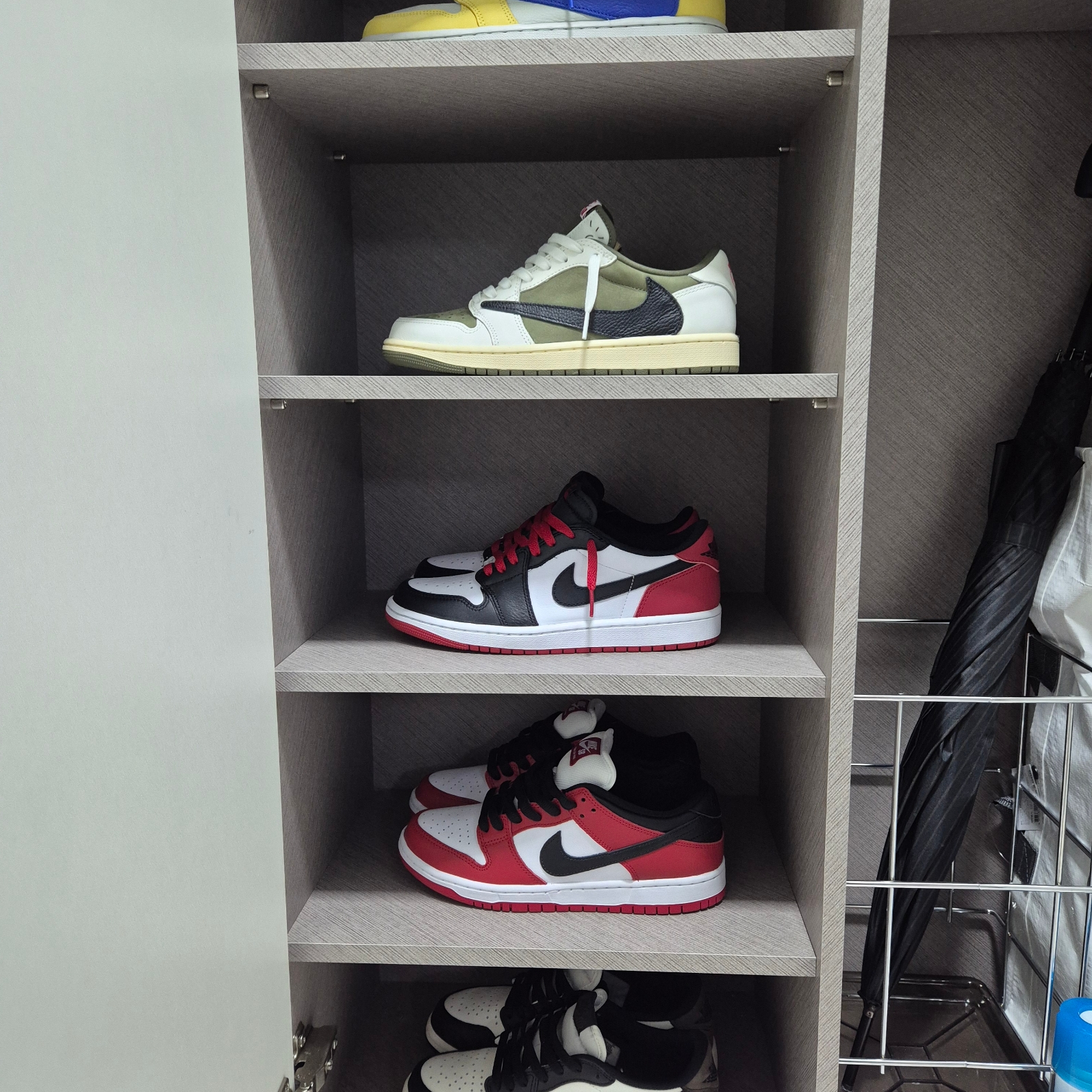 (W) Jordan 1 x Travis Scott Retro Low OG SP Canary, Jordan 1 Retro Low OG Mocha 착용 스타일