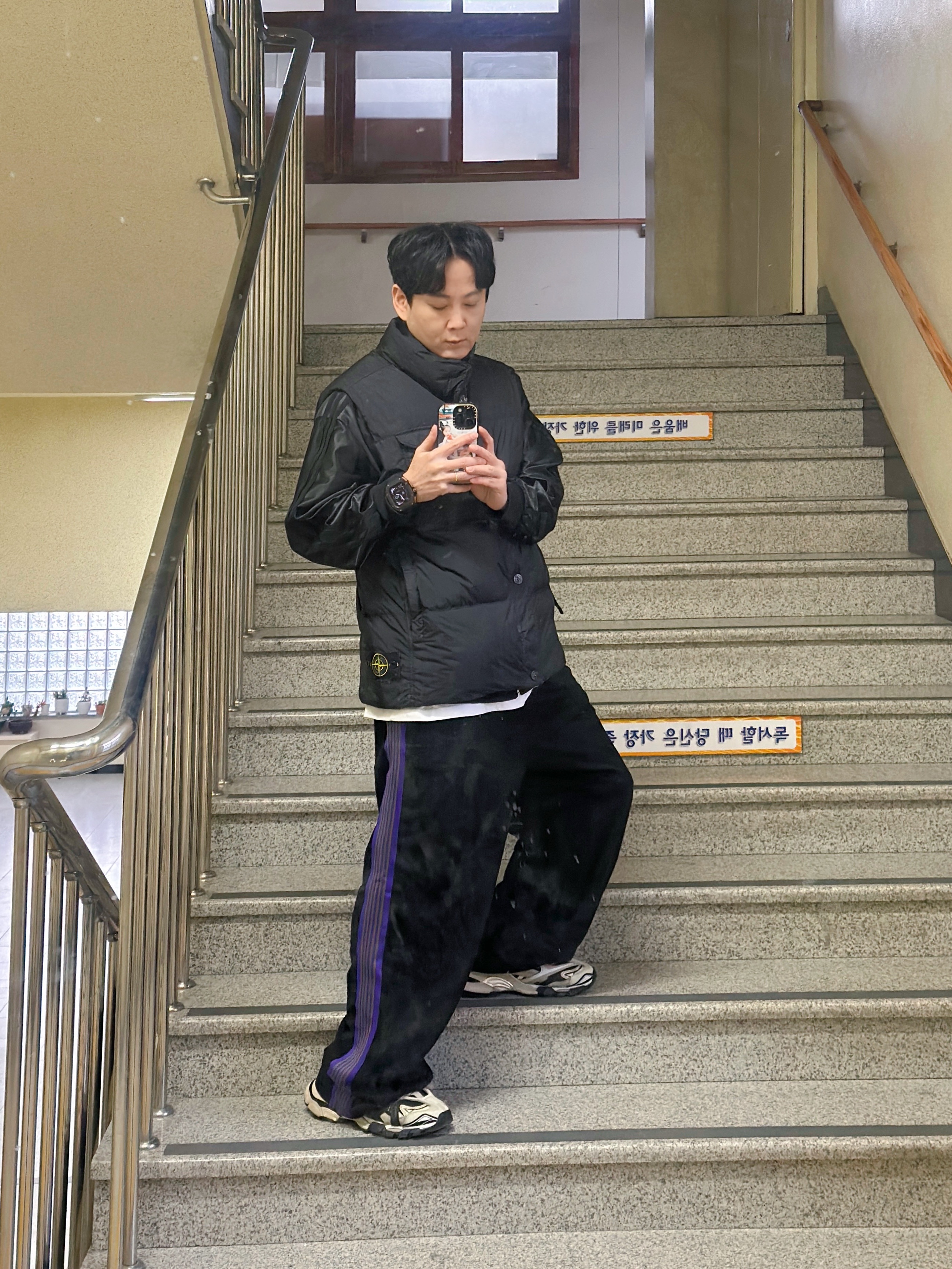 Adidas Q3 Oversized Track Top Black - KR Sizing, Stone Island G0223 Crinkle Reps R-NY Down Vest with Anti Drop Black - 24FW 착용 스타일 - 2