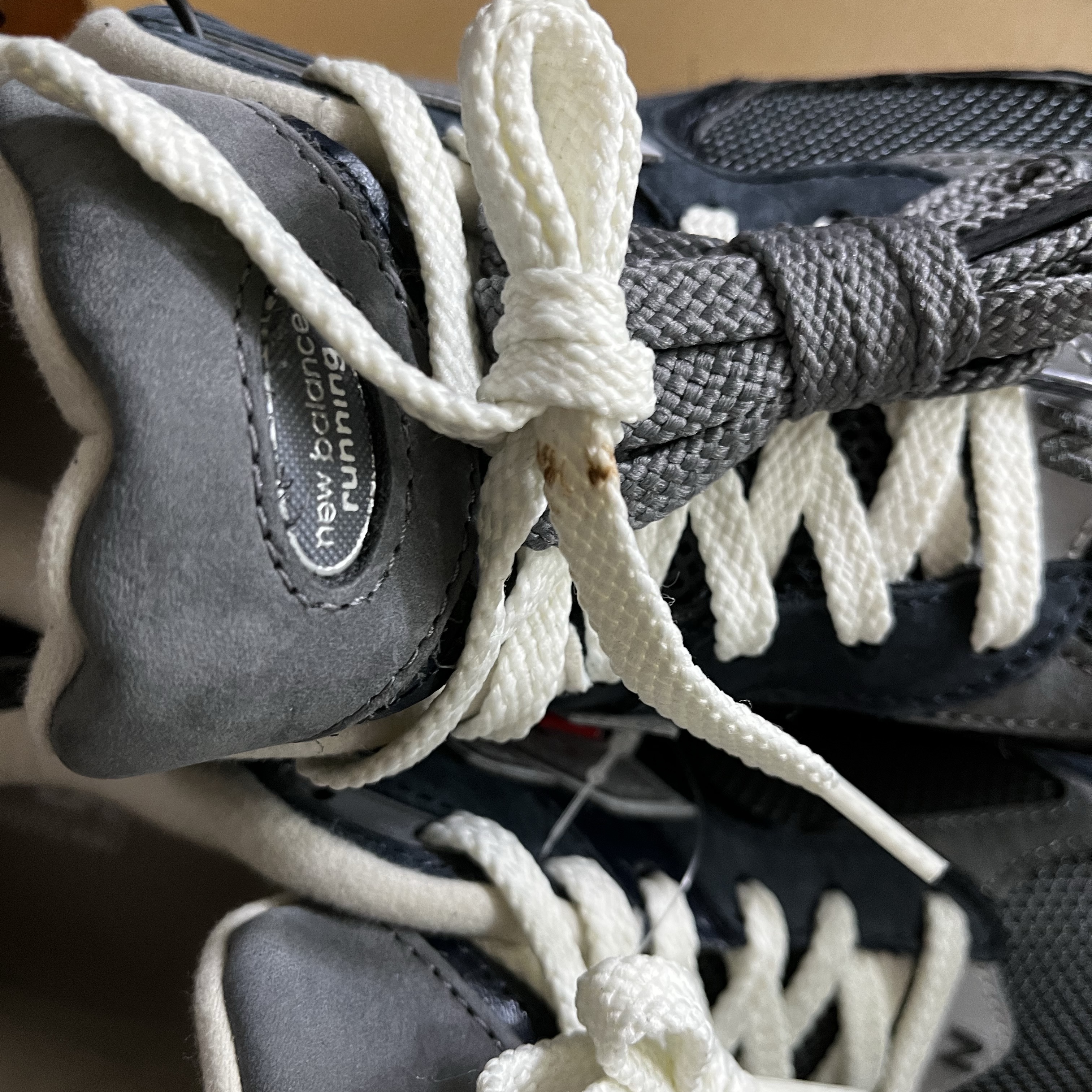 New Balance 2002R Premium Vintage Navy Grey 착용 스타일