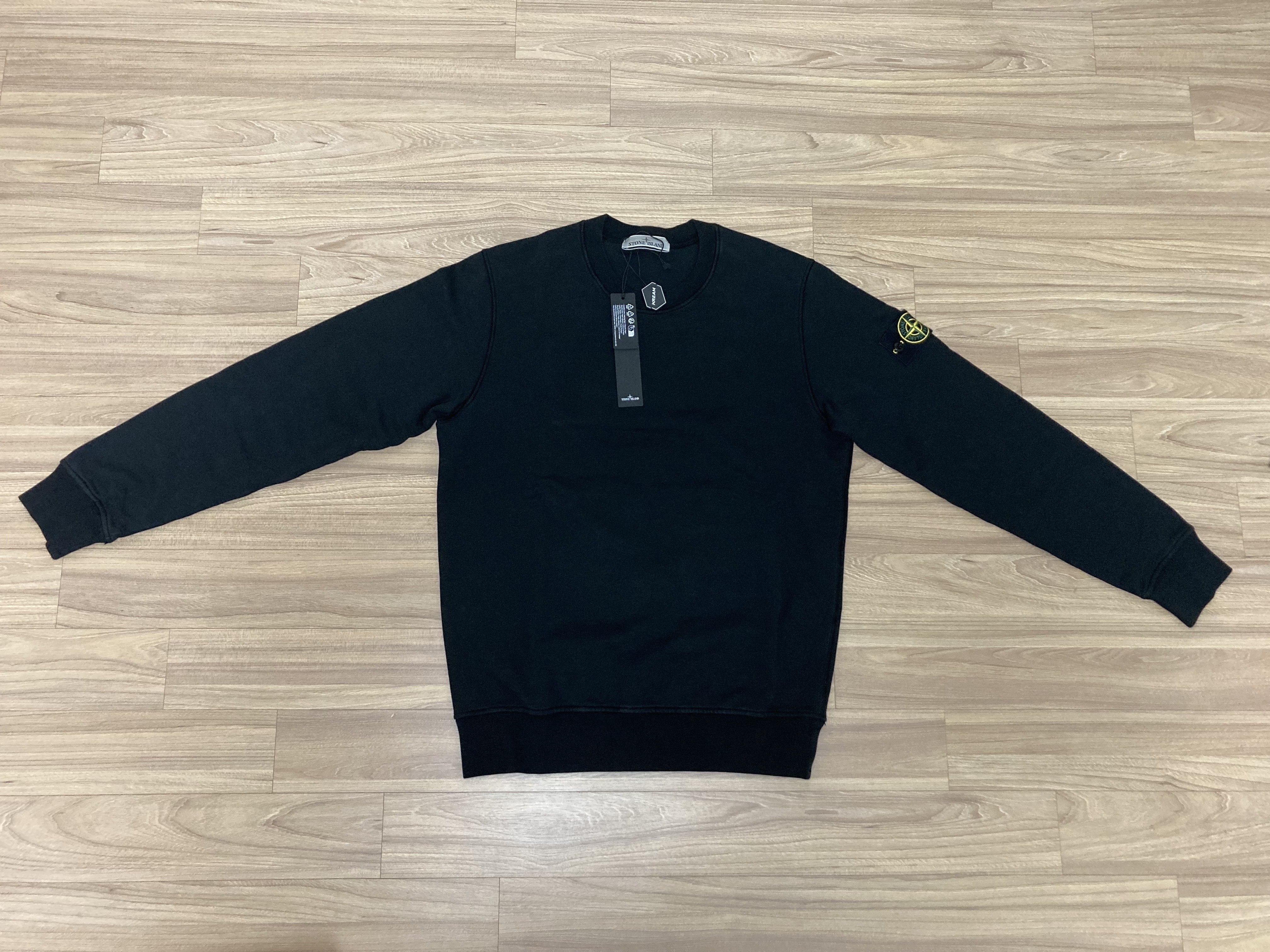 Stone Island 63051 Cotton Fleece Garment Dyed Sweatshirt Black - 23SS 착용 스타일