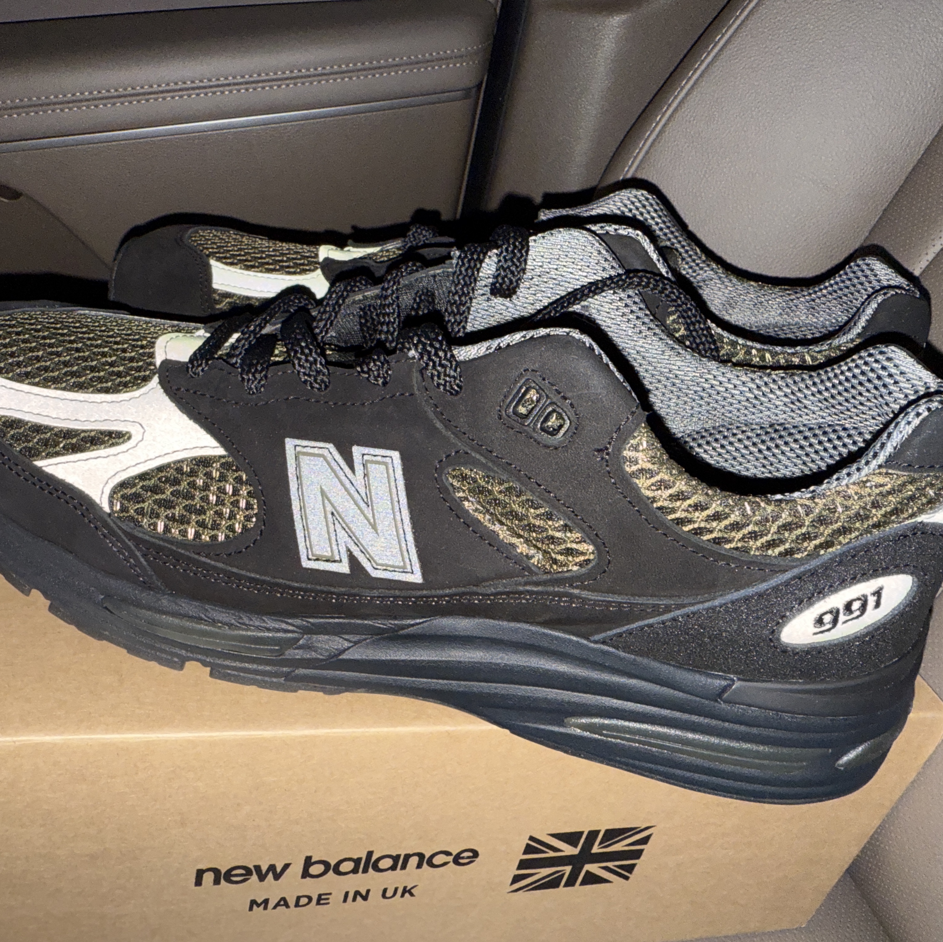 New Balance x Stone Island 991v2 Made in UK Black Olive Night 착용 스타일 - 2