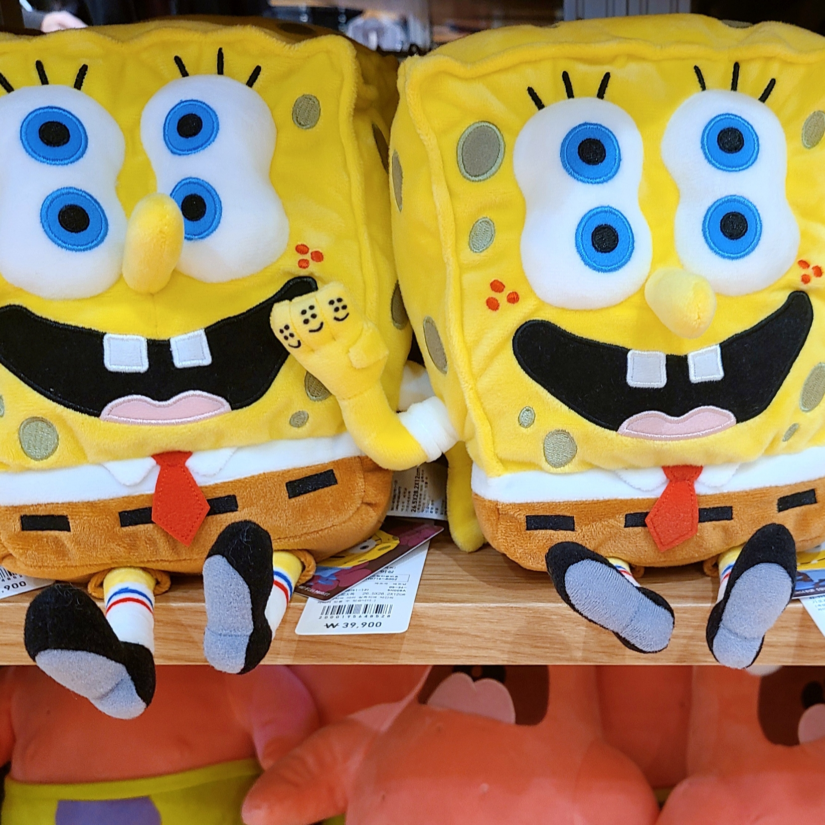 Uniqlo UT x CPFM x SpongeBob Graphic T-Shirt A White - KR, Uniqlo UT x CPFM x SpongeBob Plush Toy SpongeBob 착용 스타일 - 5