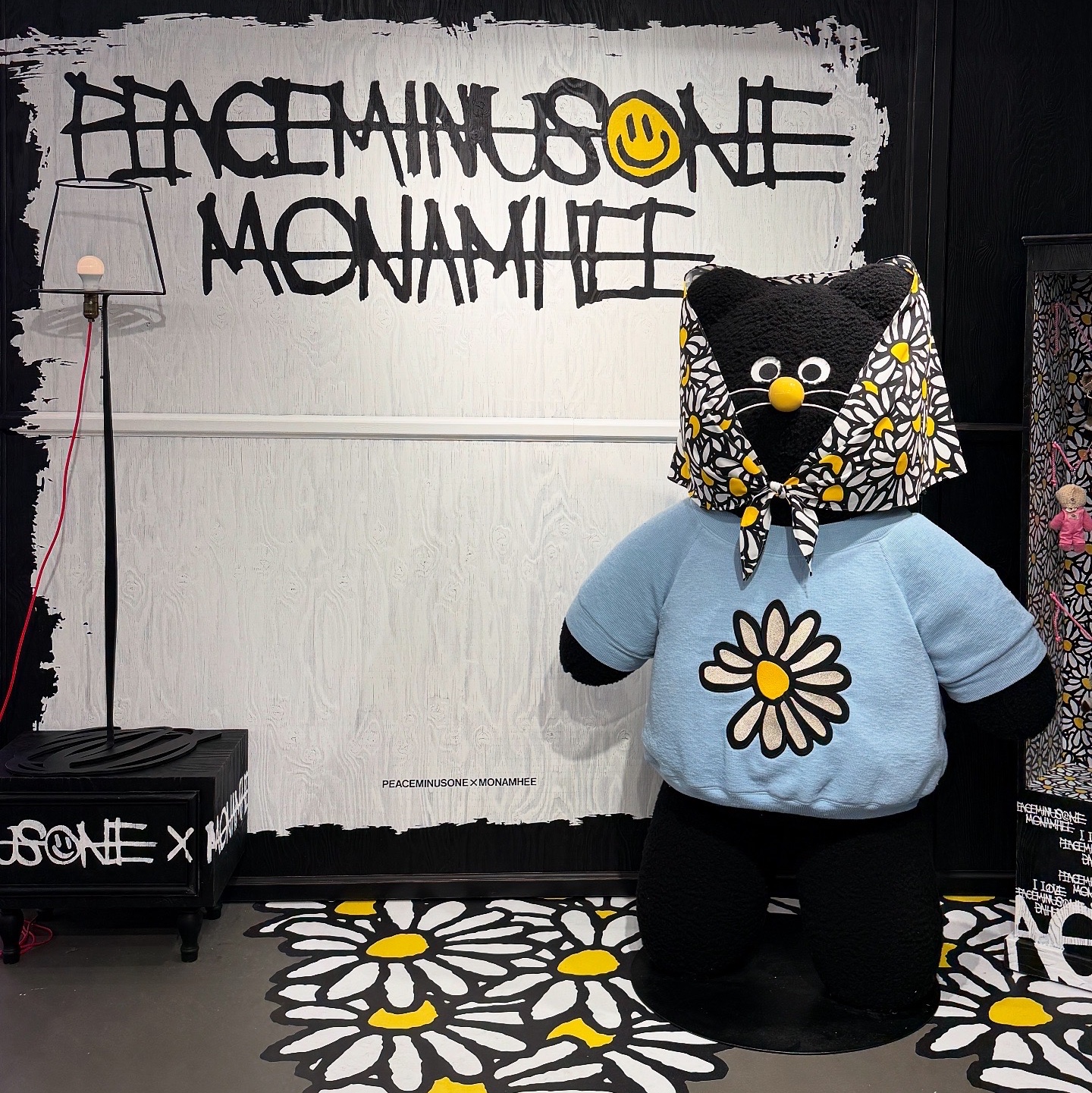 Monamhee x Peaceminusone Daihee Plush Keyring, Monamhee x Peaceminusone Syhee Plush Keyring 착용 스타일 - 3