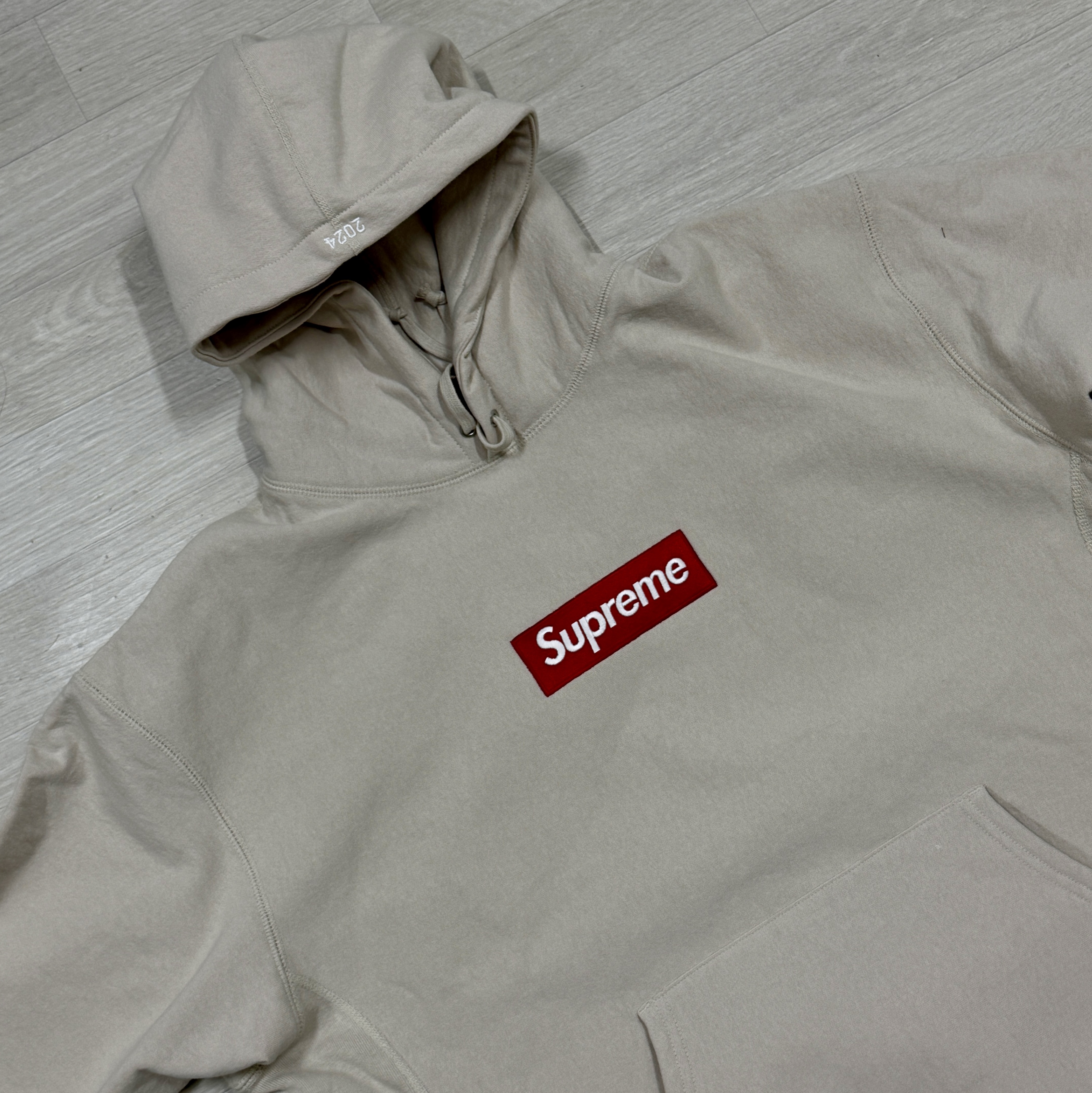 Supreme Box Logo Hooded Sweatshirt Stone - 24FW 착용 스타일